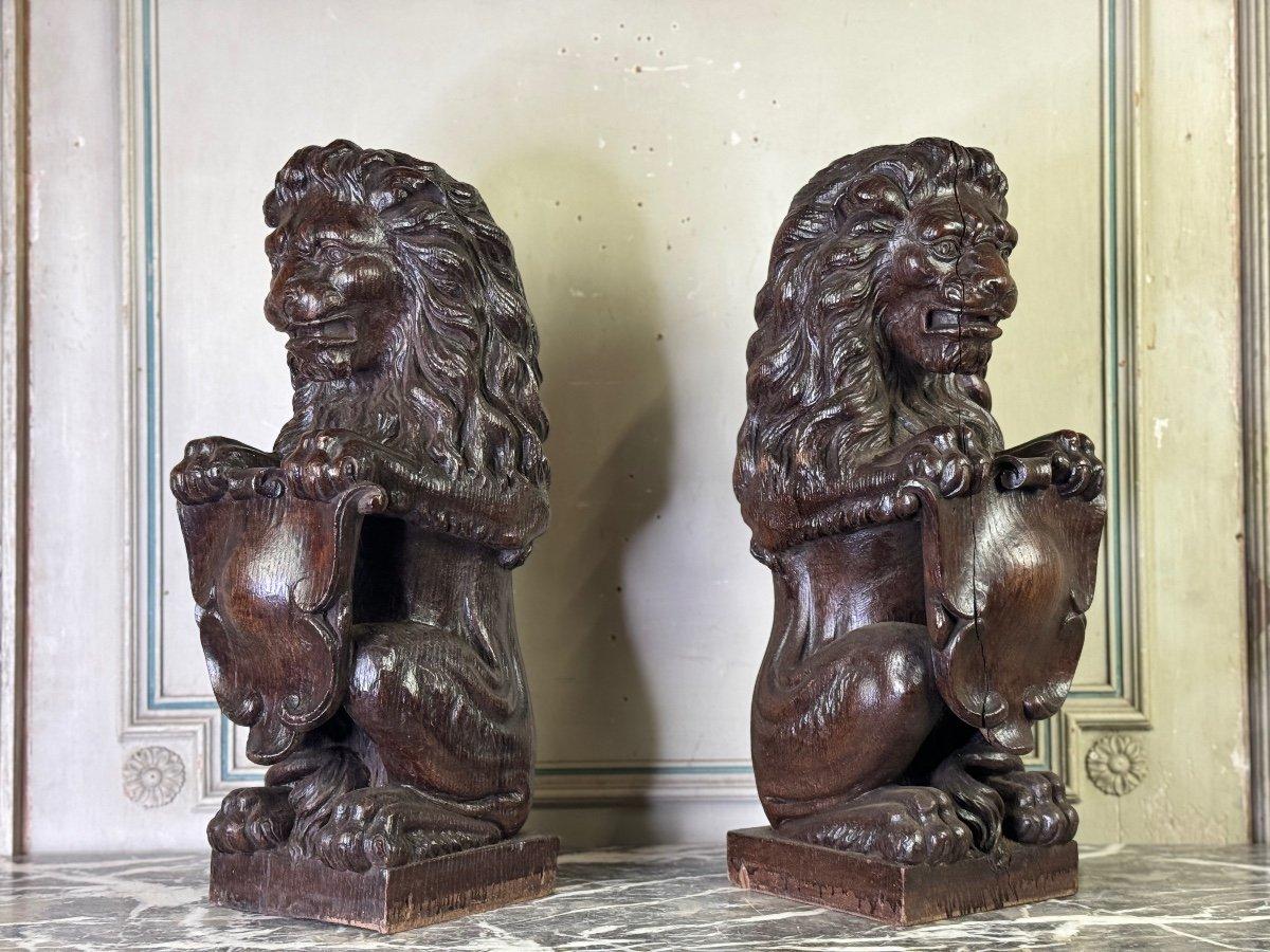 European Pair Of Heraldic Lions, Oak Sculptures, 19th Century For Sale