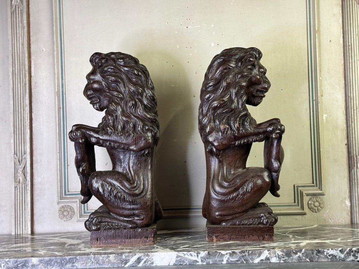 Pair Of Heraldic Lions, Oak Sculptures, 19th Century In Excellent Condition For Sale In Honnelles, WHT
