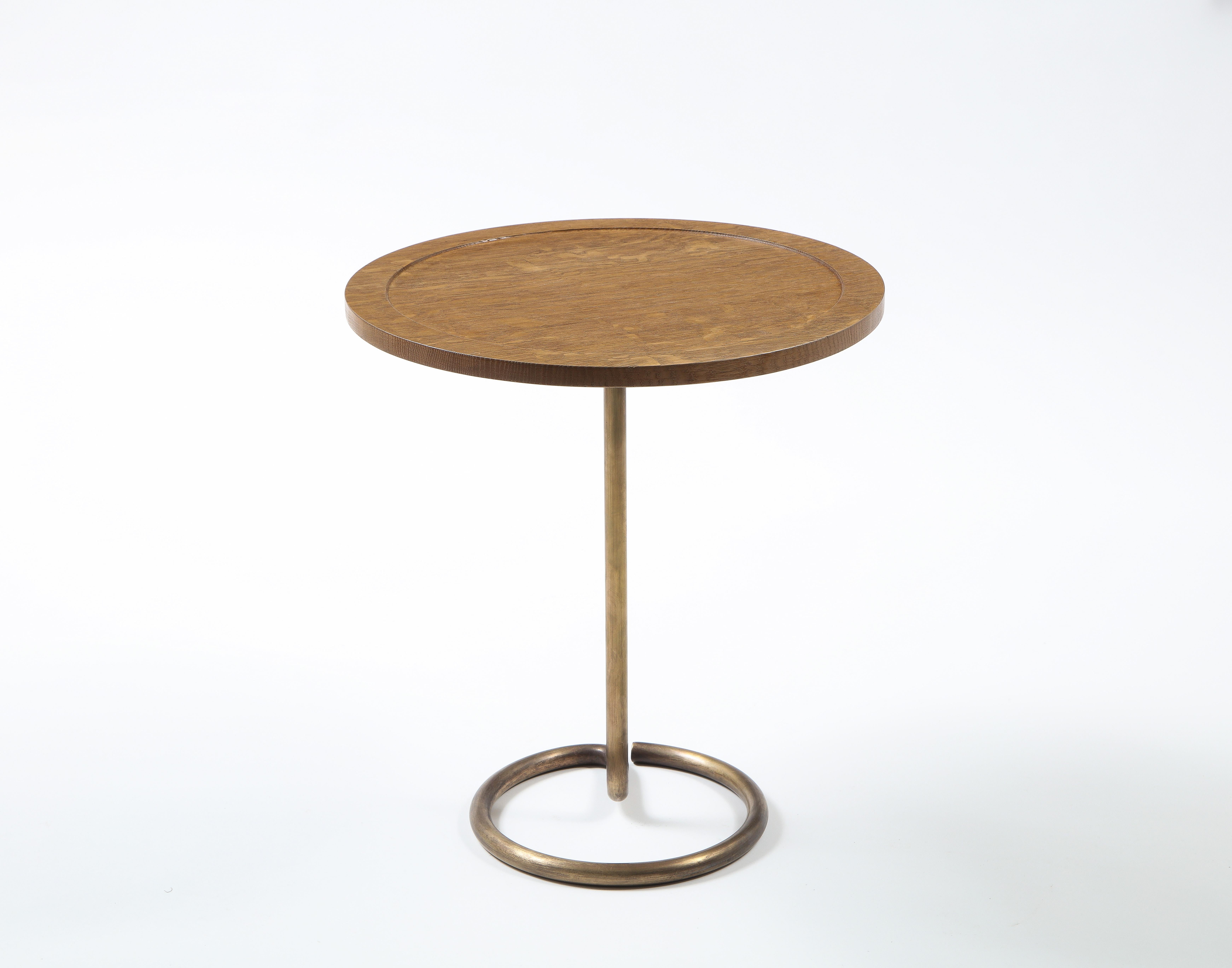 Mid-Century Modern Paire de tables d'appoint Herbst pour Stablet en laiton et chêne, France, années 1950 en vente