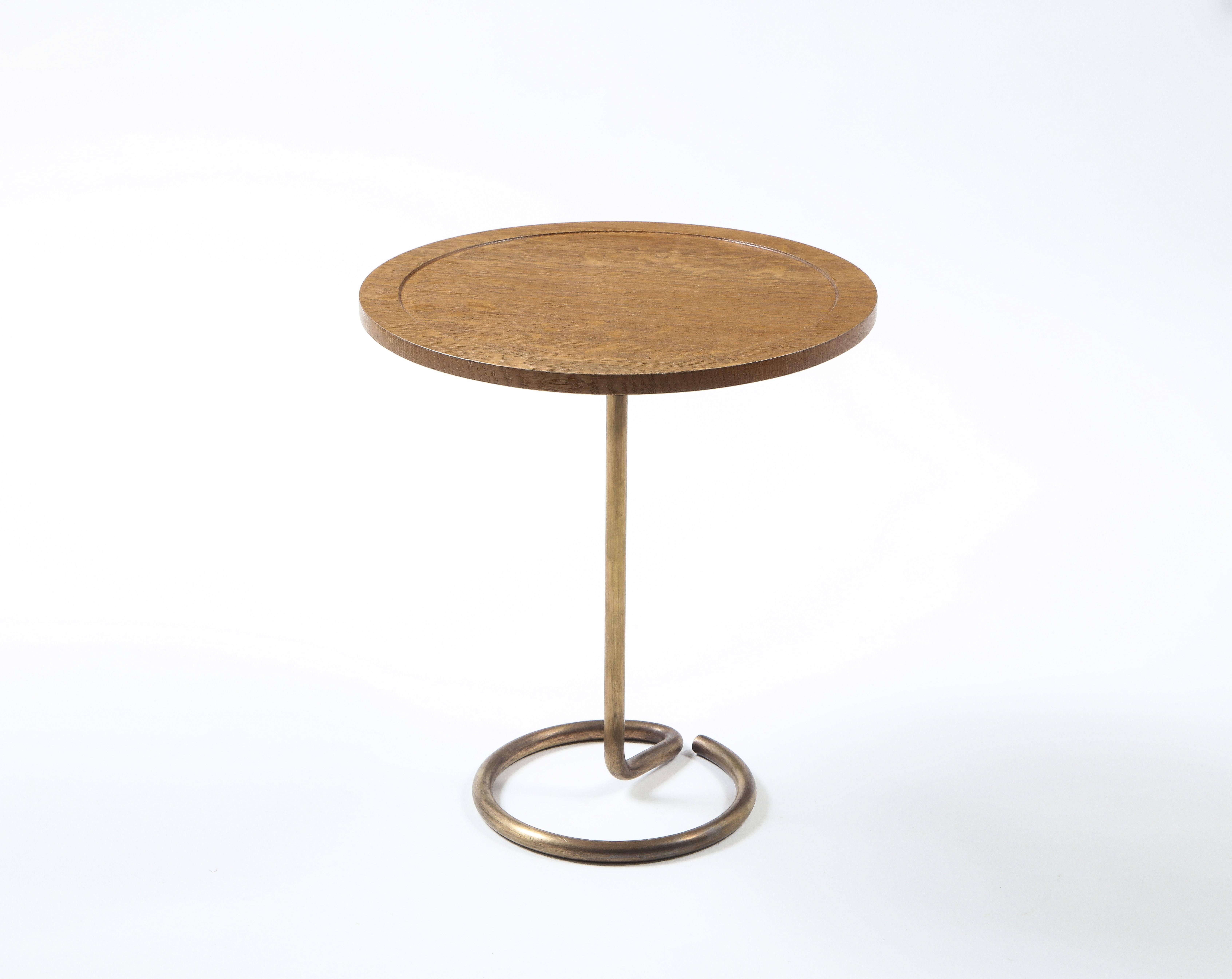 Français Paire de tables d'appoint Herbst pour Stablet en laiton et chêne, France, années 1950 en vente