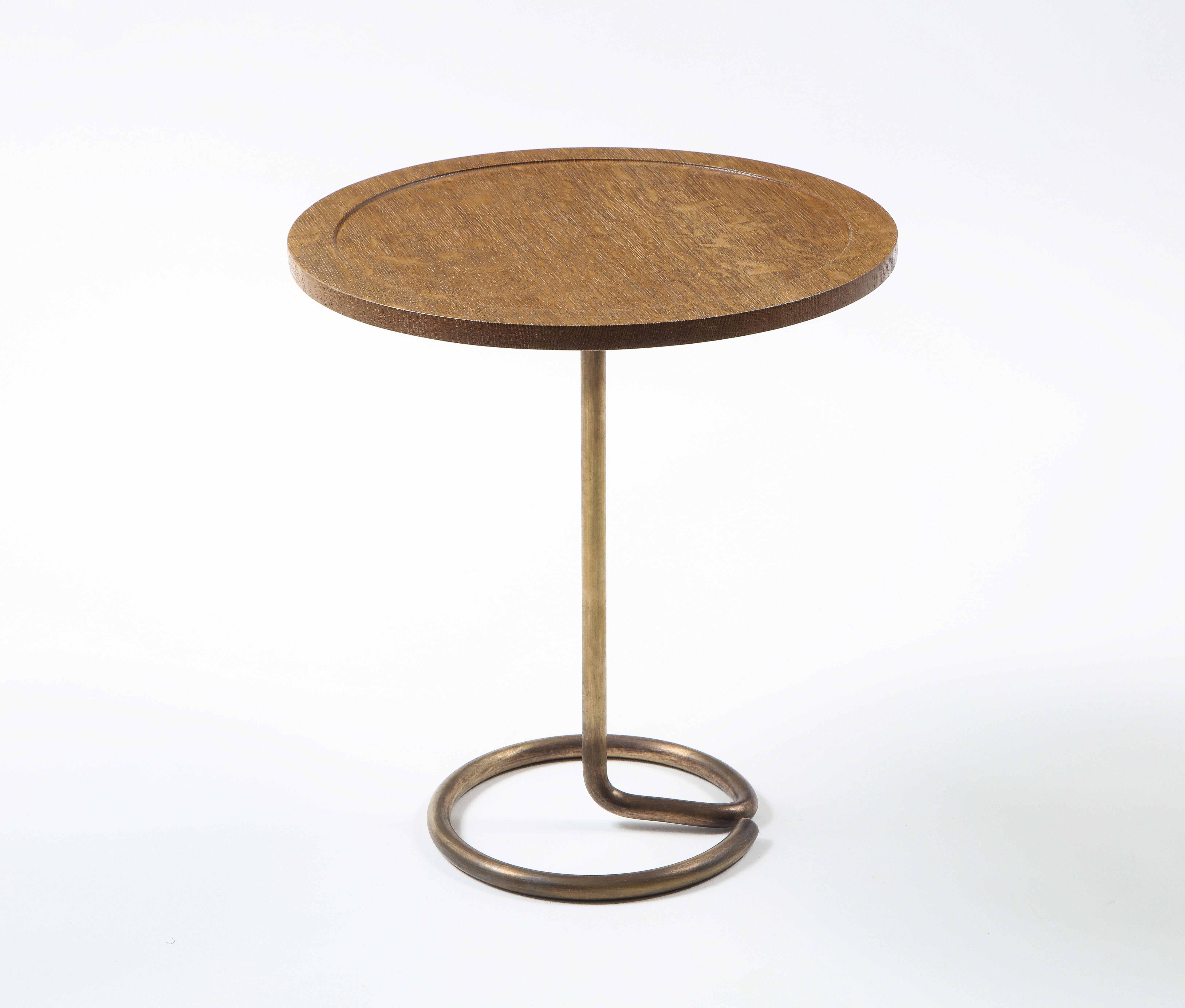 20ième siècle Paire de tables d'appoint Herbst pour Stablet en laiton et chêne, France, années 1950 en vente