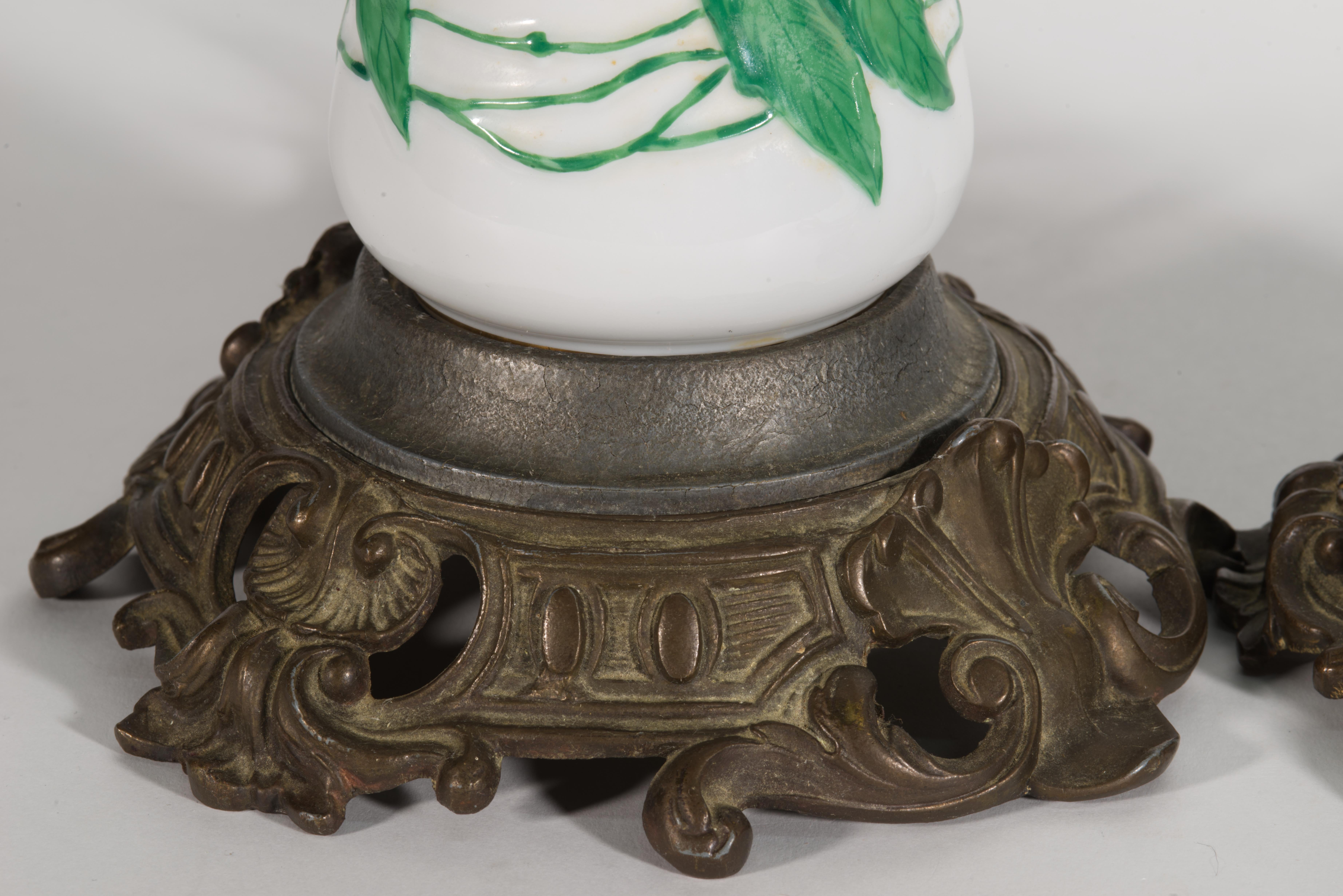 Pair of Herend Hand-painted Art Deco Porcelain Table Lamps In Good Condition For Sale In Clifton Springs, NY