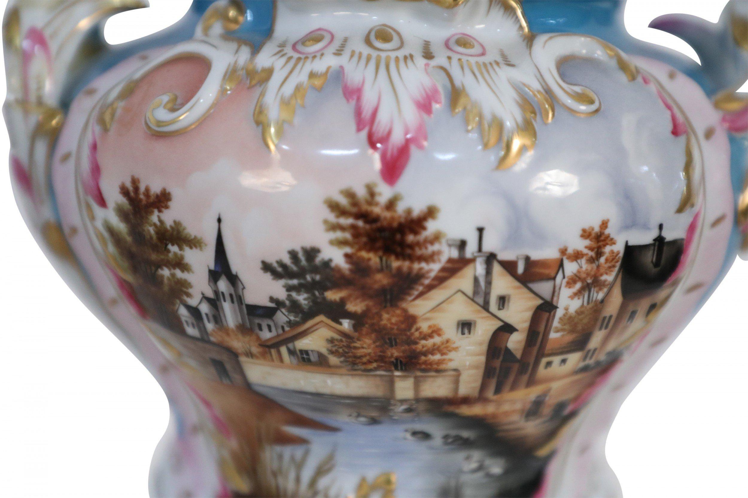 Coppia di urne in porcellana ungherese con coperchio e decorazioni blu di Herend in vendita 1