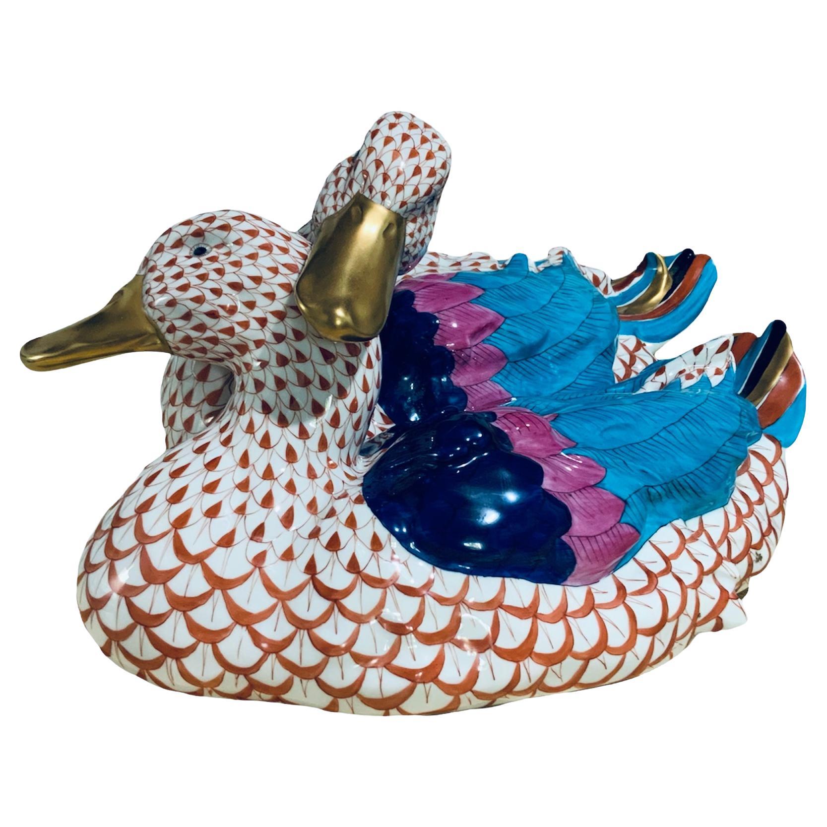 Paire de canards de grande taille en porcelaine Herend peints à la main