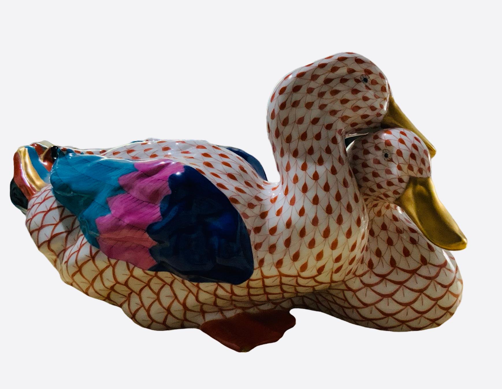 Art déco Paire de canards de taille moyenne en porcelaine Herend peints à la main en vente