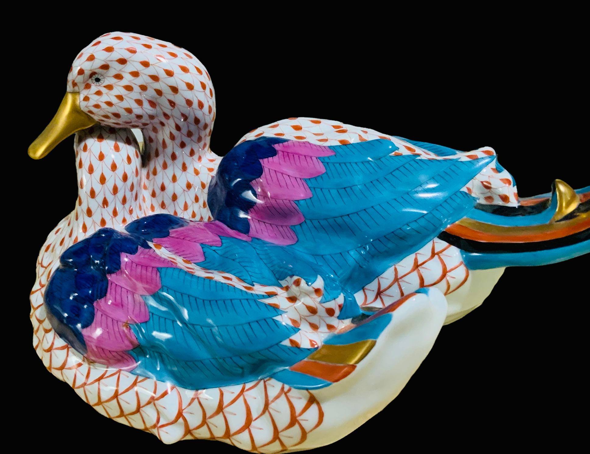Paar handbemalte Herend-Porzellan-Ducks in mittlerer Größe, Paar (Handbemalt) im Angebot