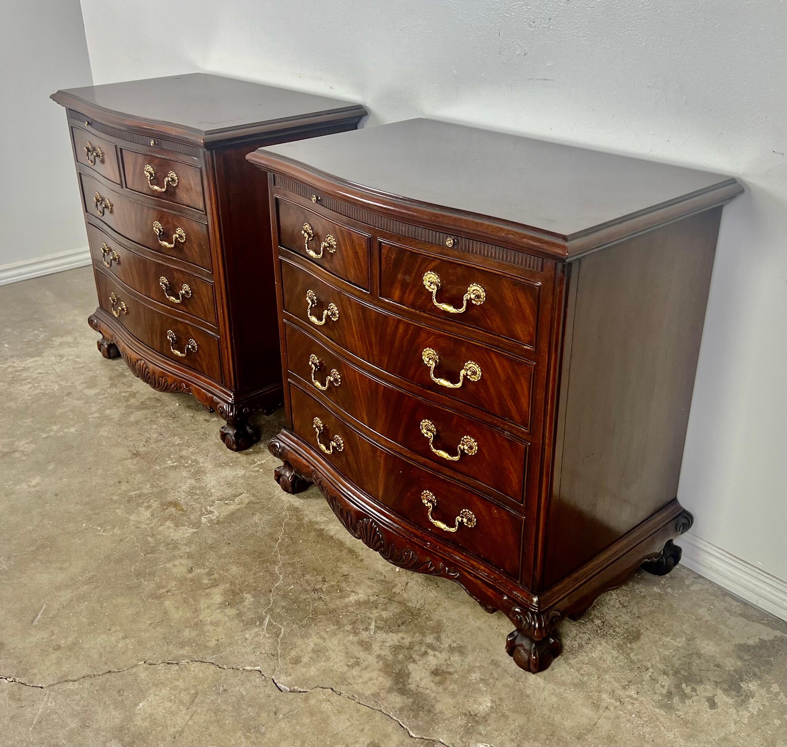 Pair of Heritage Federal Style Chests of Drawers For Sale 6