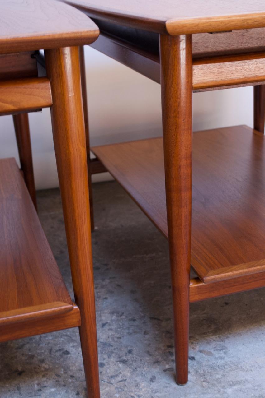 Pair of Heritage Henredon Single Drawer Walnut Side Tables  1