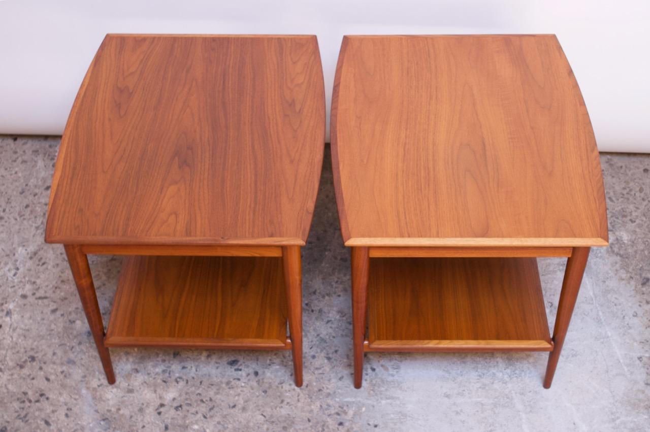 Mid-Century Modern Pair of Heritage Henredon Single Drawer Walnut Side Tables 