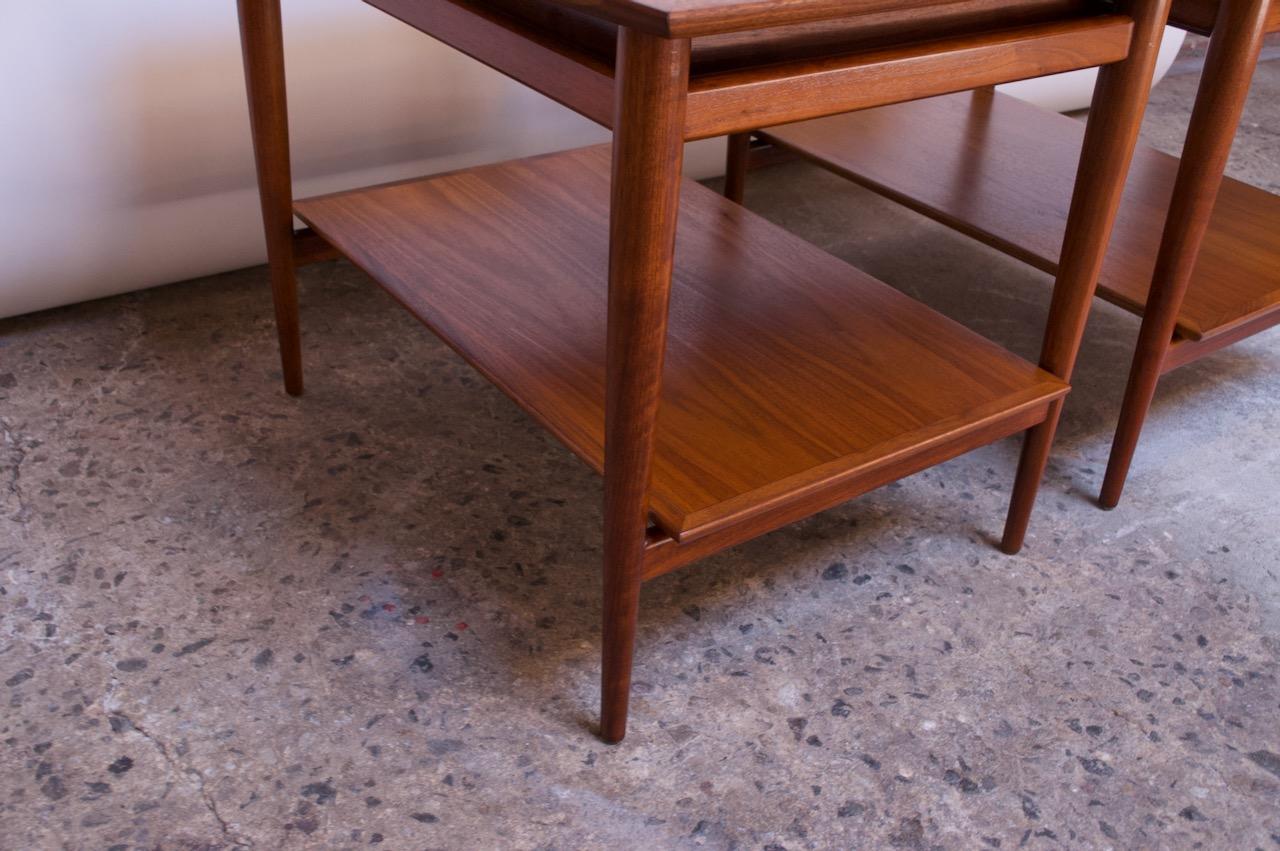 Mid-20th Century Pair of Heritage Henredon Single Drawer Walnut Side Tables 