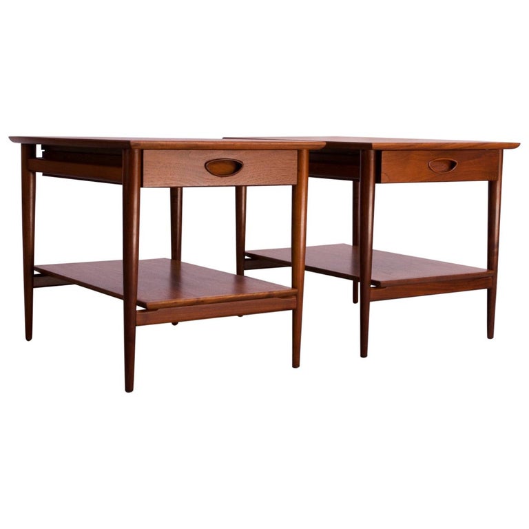 Pair of Heritage Henredon Single Drawer Walnut Side Tables at 1stDibs