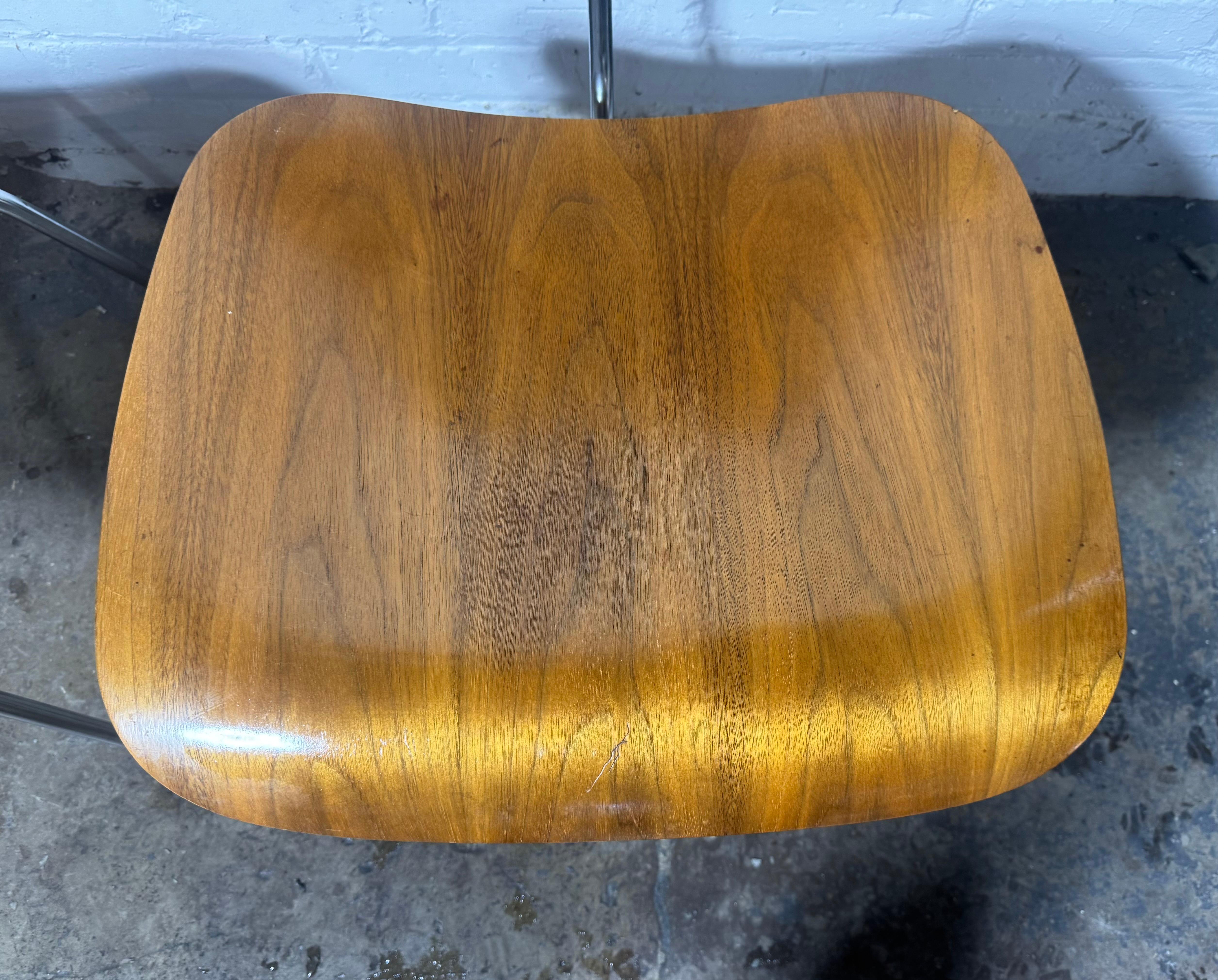 Pair of Herman Miller Eames DCM Molded Plywood / chrome Side Chair 1980s im Angebot 5