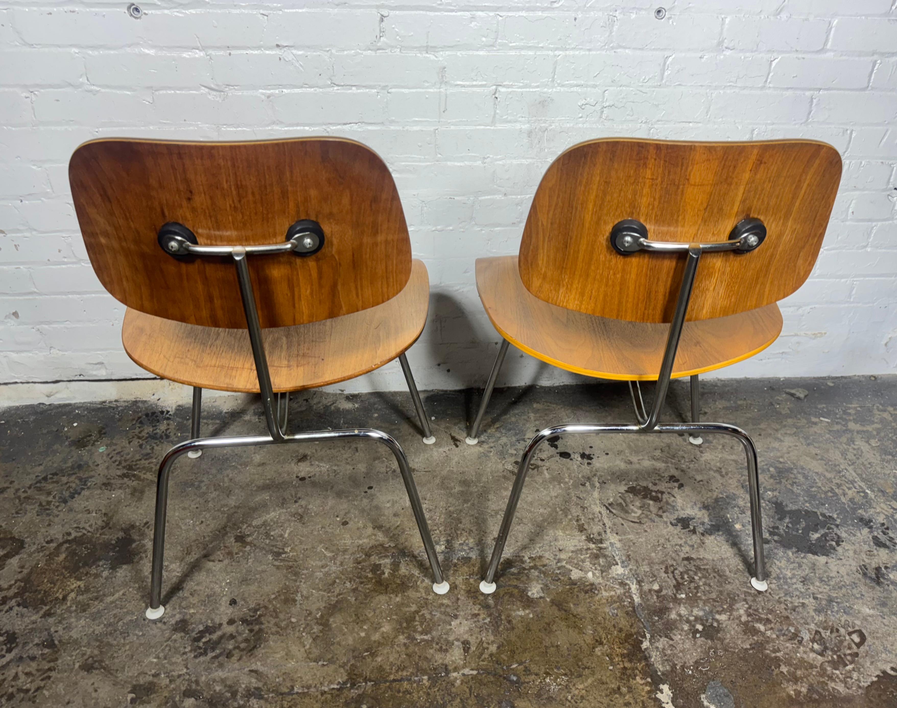 Pair of Herman Miller Eames DCM Molded Plywood / chrome Side Chair 1980s (Chrom) im Angebot