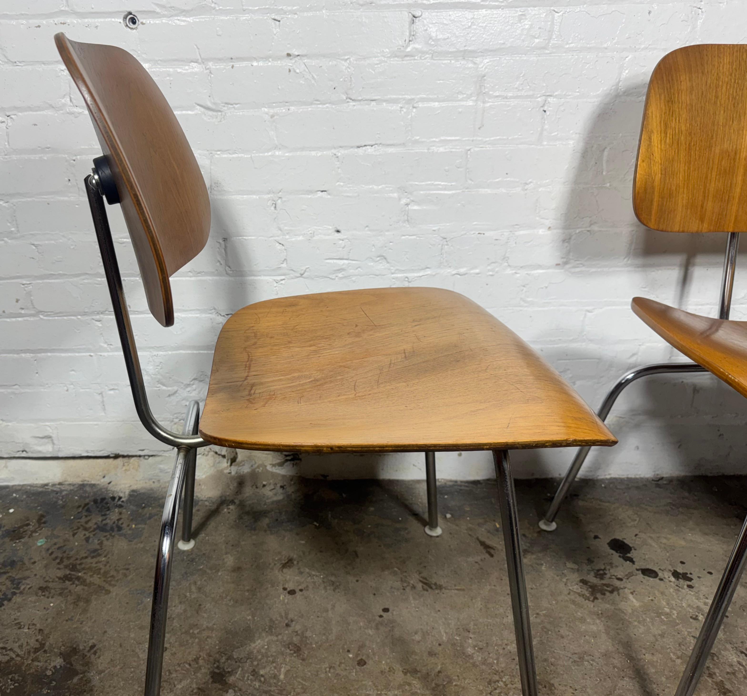 Pair of Herman Miller Eames DCM Molded Plywood / chrome Side Chair 1980s im Angebot 1