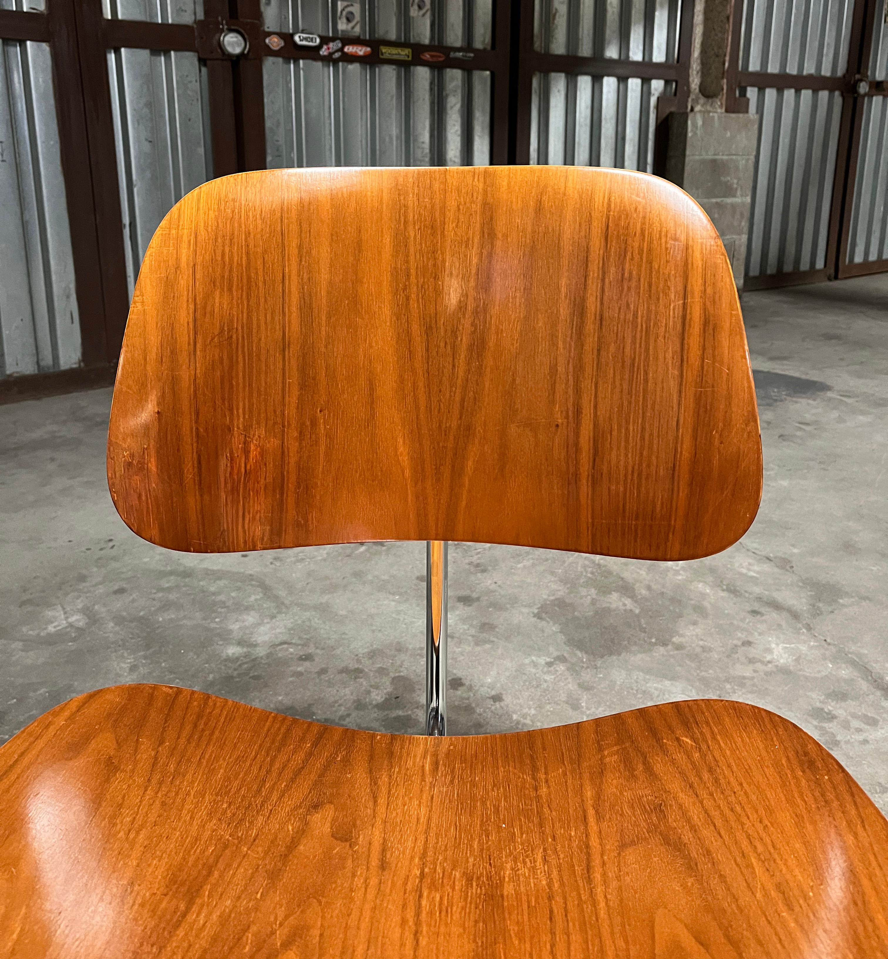 Coppia di sedie Herman Miller Eames DCM in compensato modellato 1985-1999 (firmate) in vendita 2