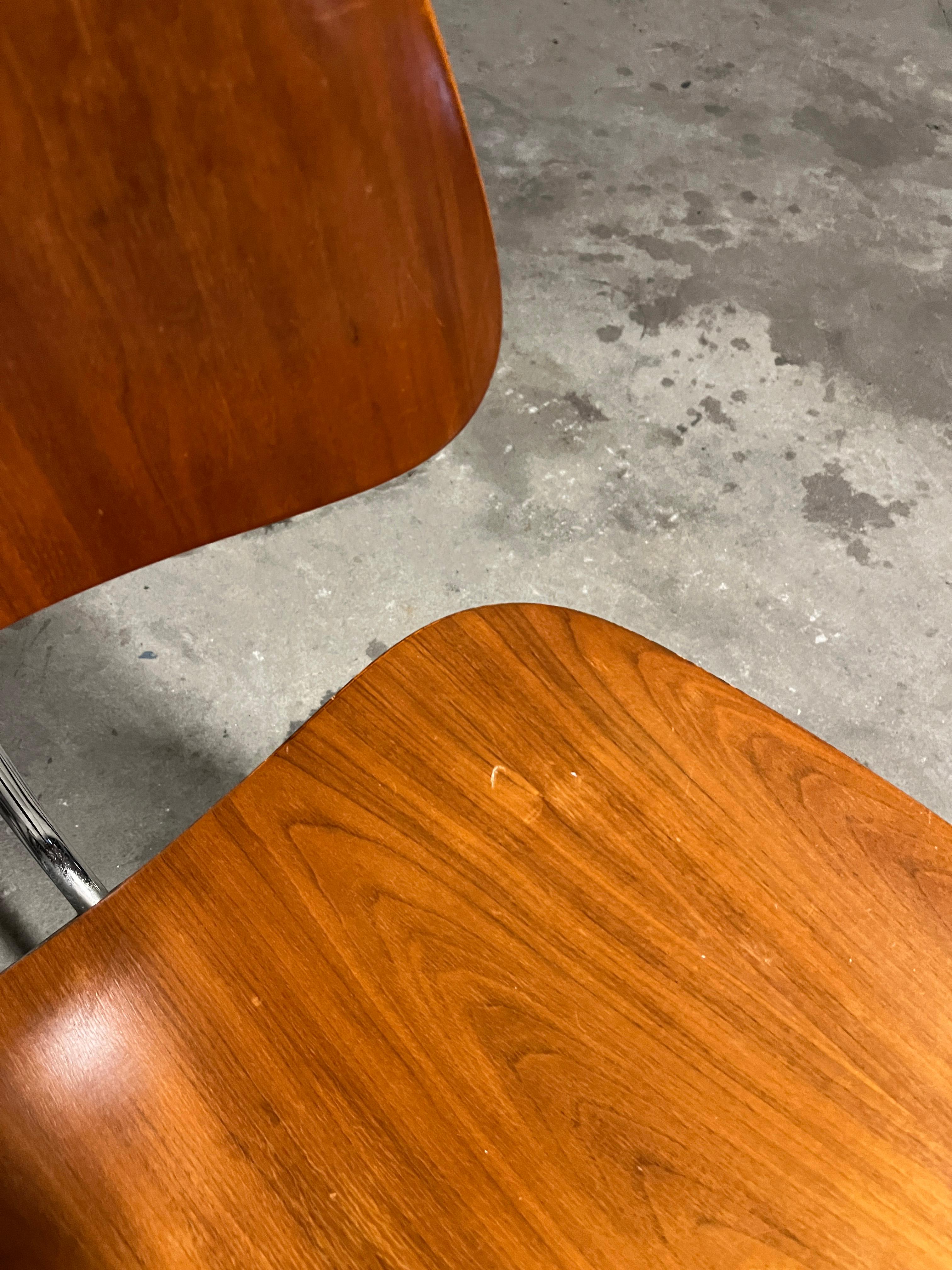 Coppia di sedie Herman Miller Eames DCM in compensato modellato 1985-1999 (firmate) in vendita 3