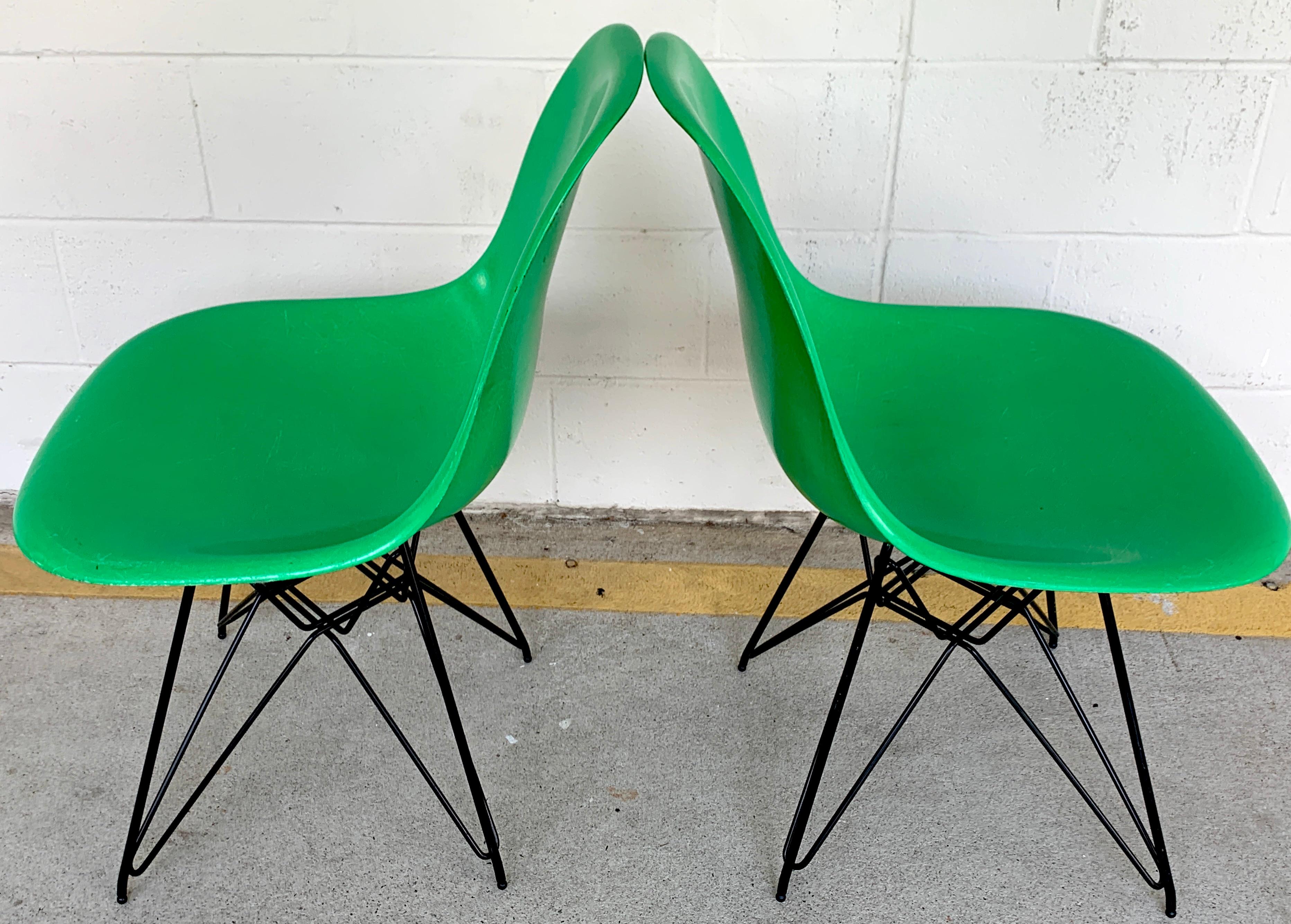 Pair of Herman Miller Eames Eiffel Tower Green Shell Chairs In Good Condition In Atlanta, GA