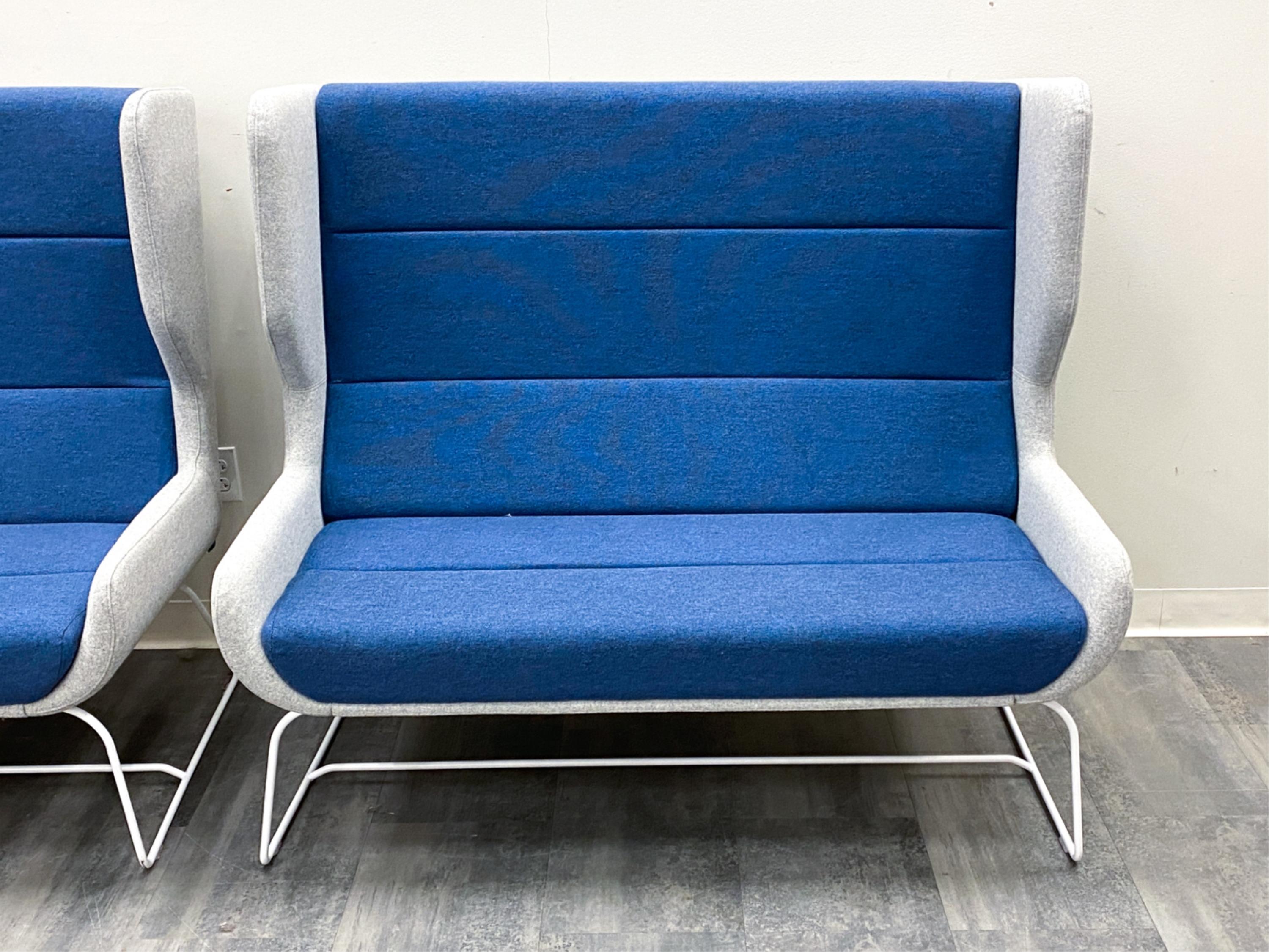 Paire de canapés à haut dossier Herman Miller 