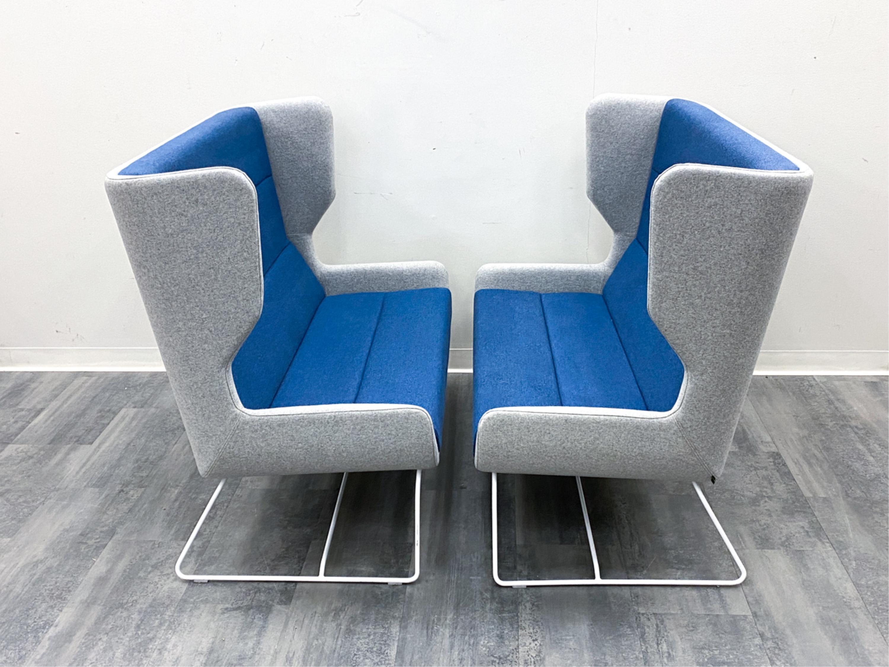 XXIe siècle et contemporain Paire de canapés à haut dossier Herman Miller 