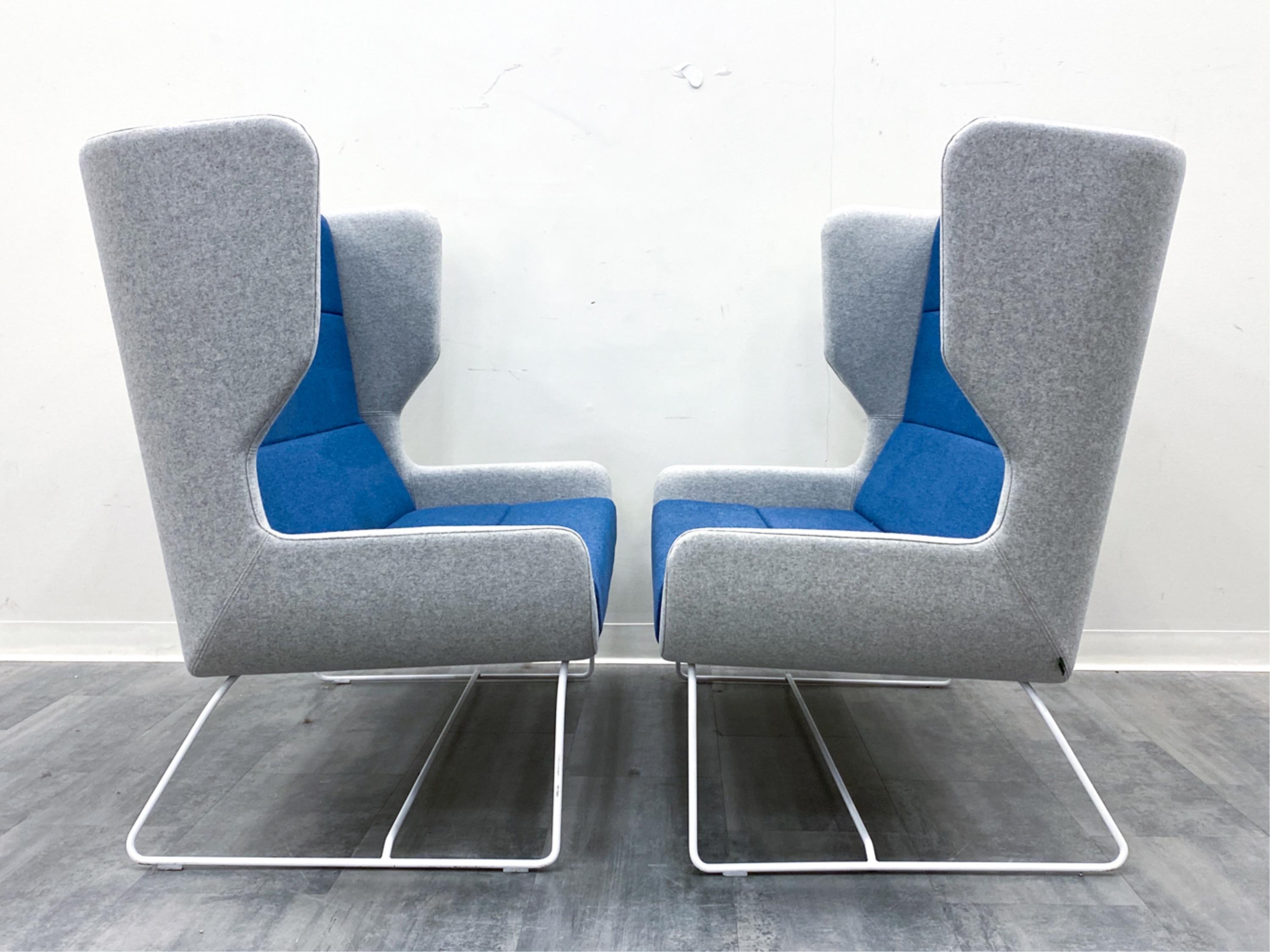 Métal Paire de canapés à haut dossier Herman Miller 