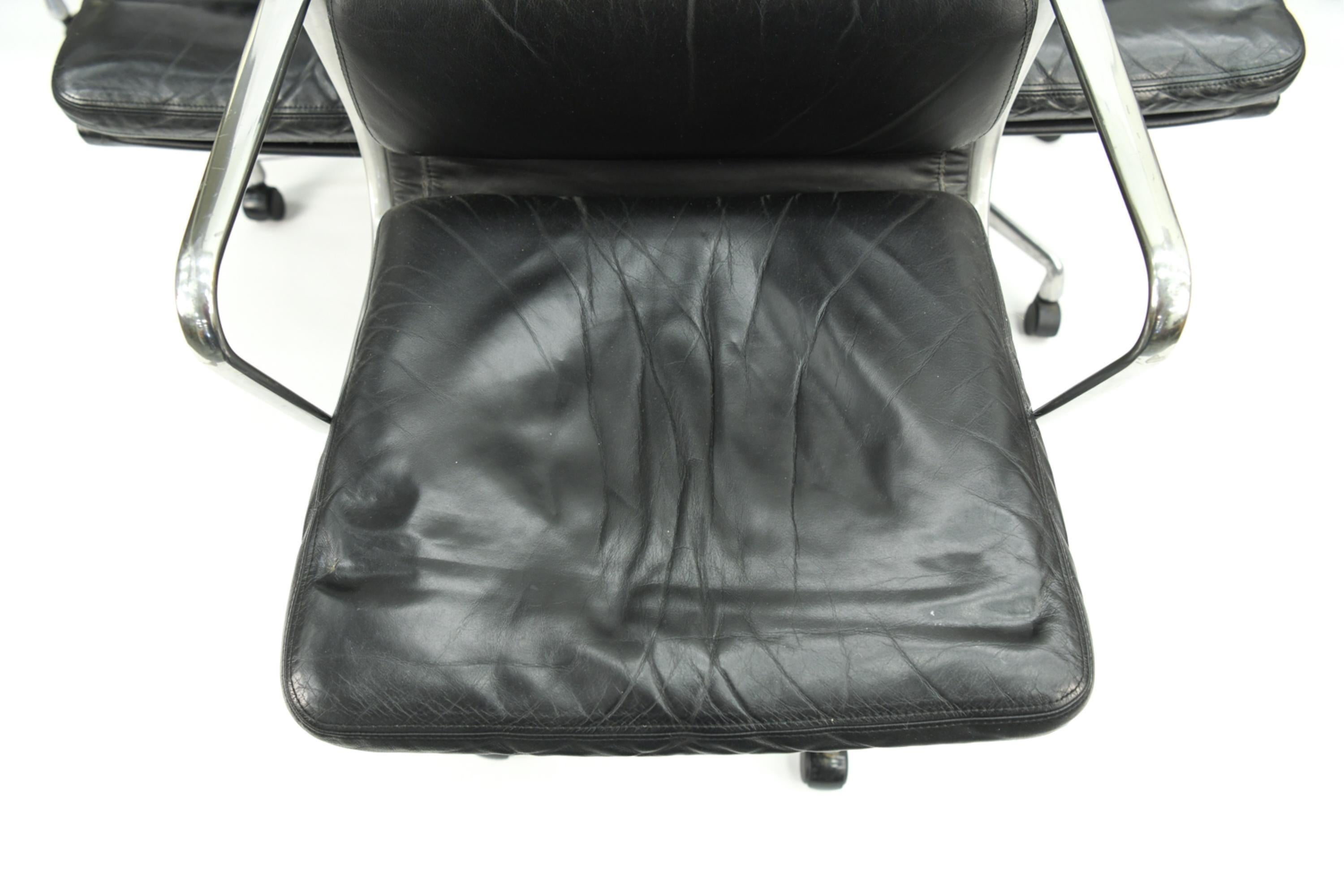 Pair of Herman Miller Soft Pad Office Chairs In Good Condition In Los Angeles, CA