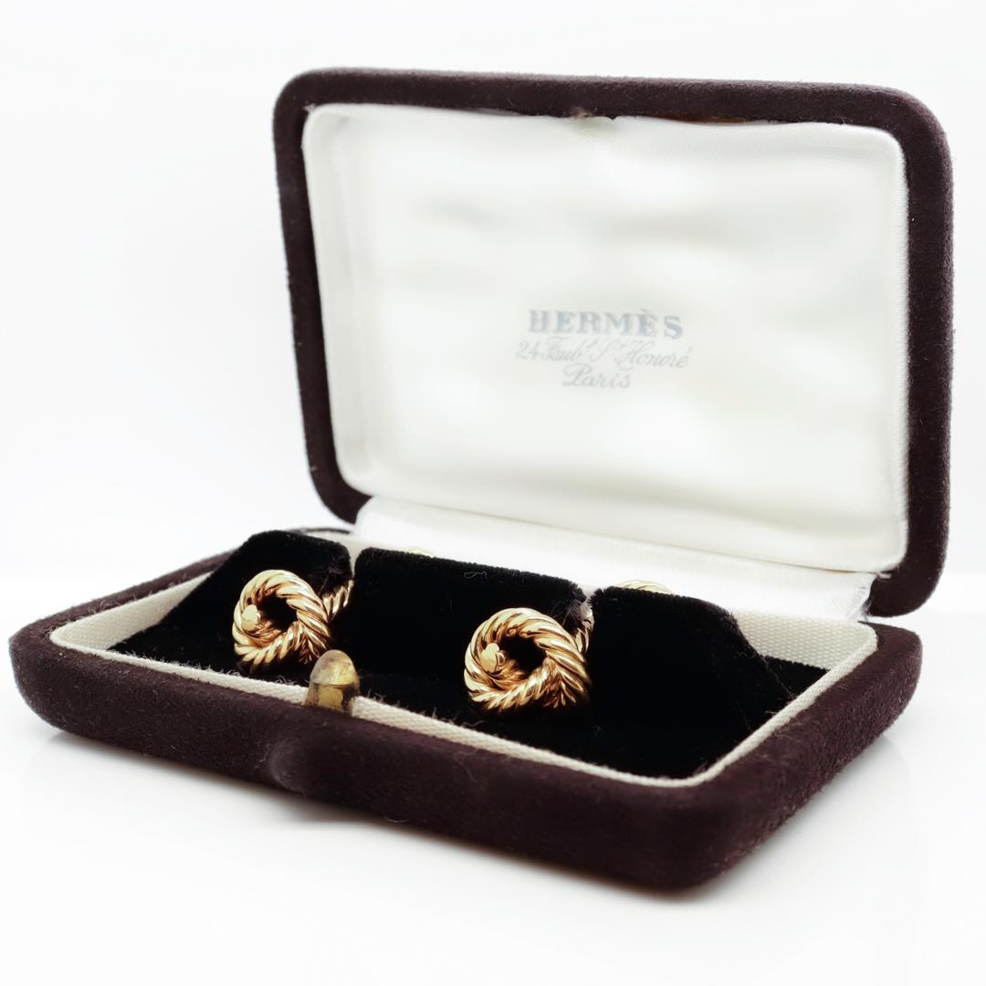 A fine pair of knot-shaped rope twist cufflinks.

By Hermes Paris.

In 18k gold.

Together with their original Hermes box.

Simply top-shelf Hermes cufflinks for the sharp dresser!

Date:
Early to Mid 20th Century

Overall Condition:
They are in