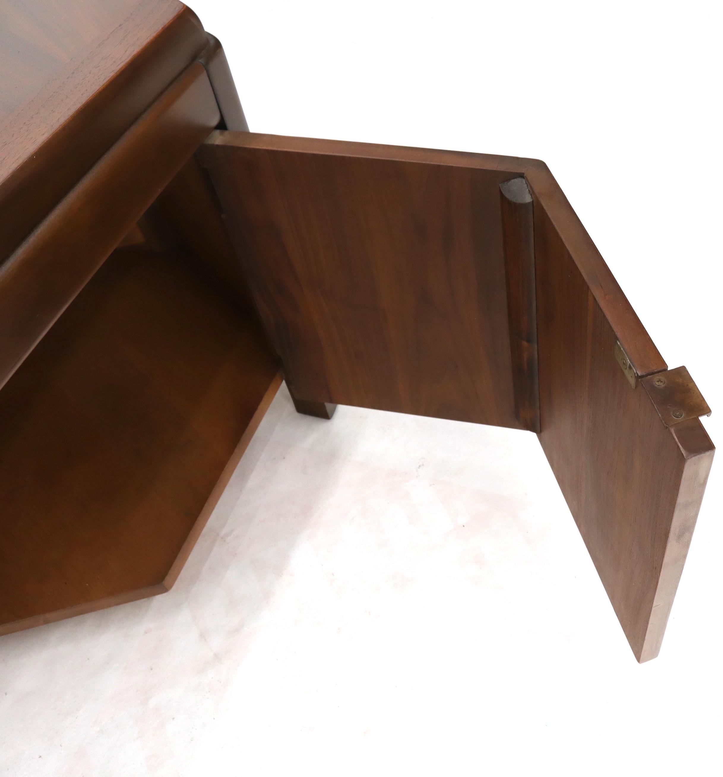 20th Century Pair of Hexagon Walnut End Side Tables w/ One Door Cabinets Storage Compartment For Sale