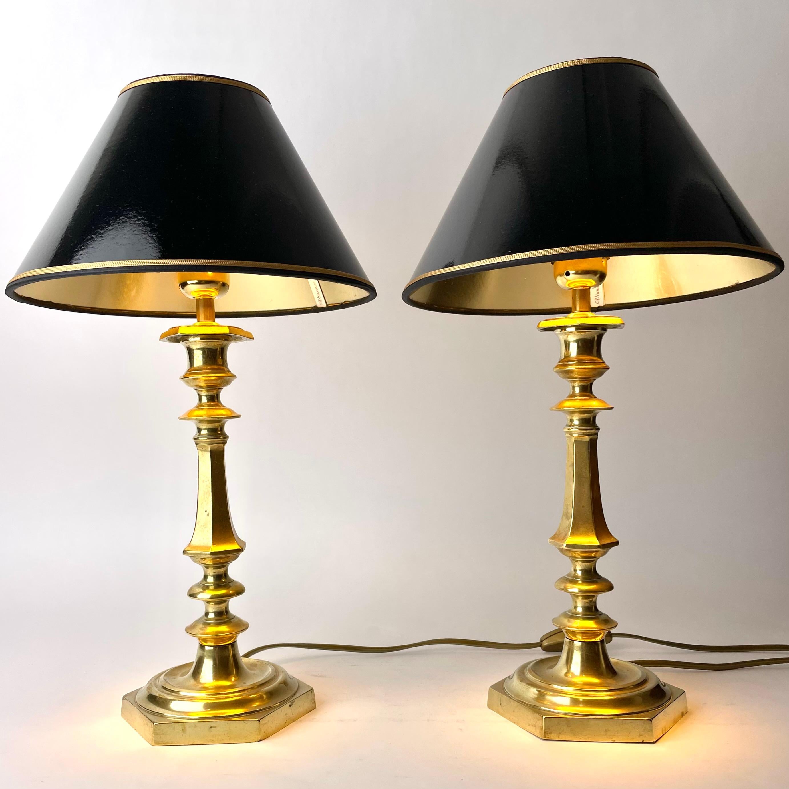 Européen Paire de lampes de table hexagonales en bronze du milieu du 19e siècle en vente