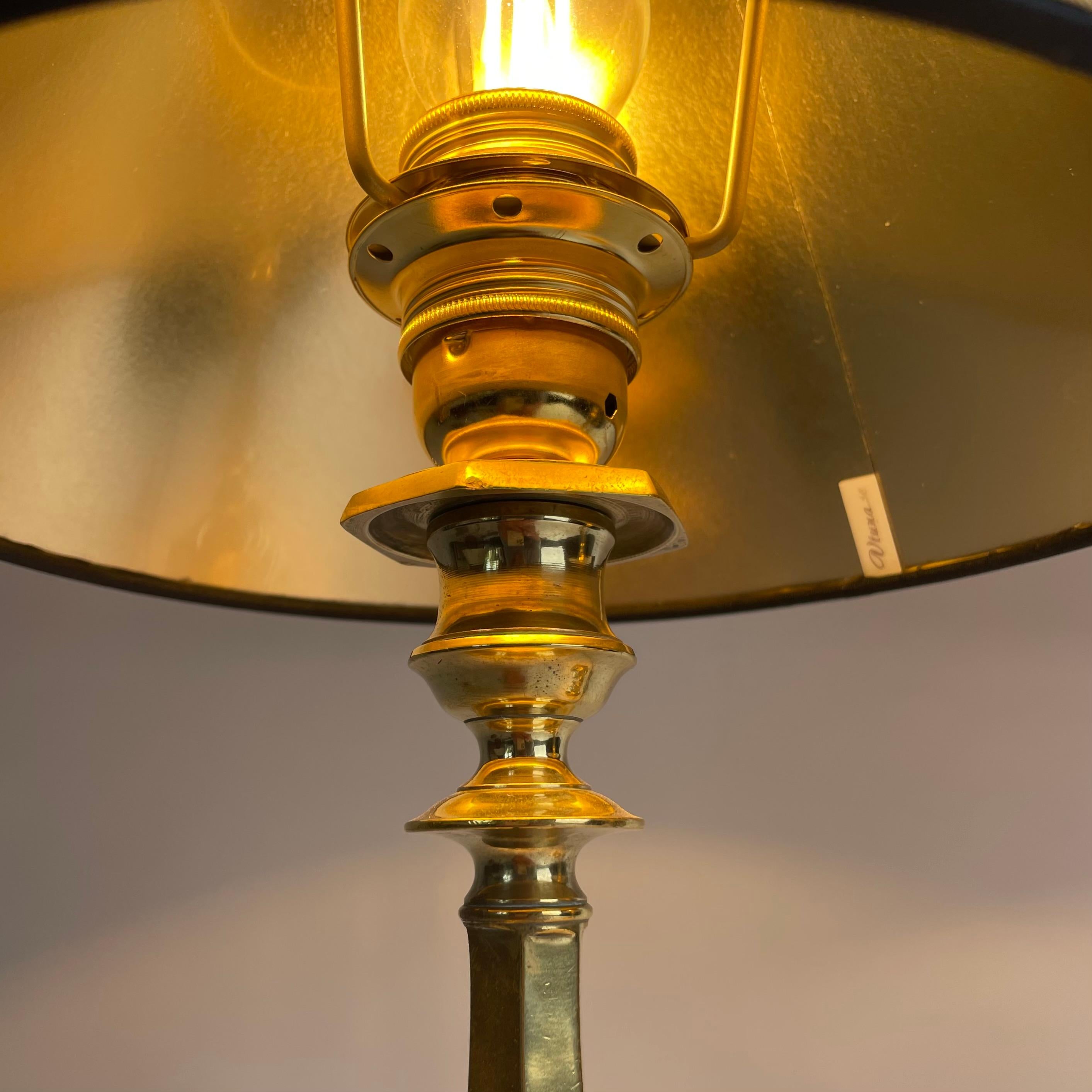 Paire de lampes de table hexagonales en bronze du milieu du XIXe siècle en vente 1