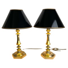 Pareja de lámparas de mesa hexagonales de bronce de mediados del siglo XIX