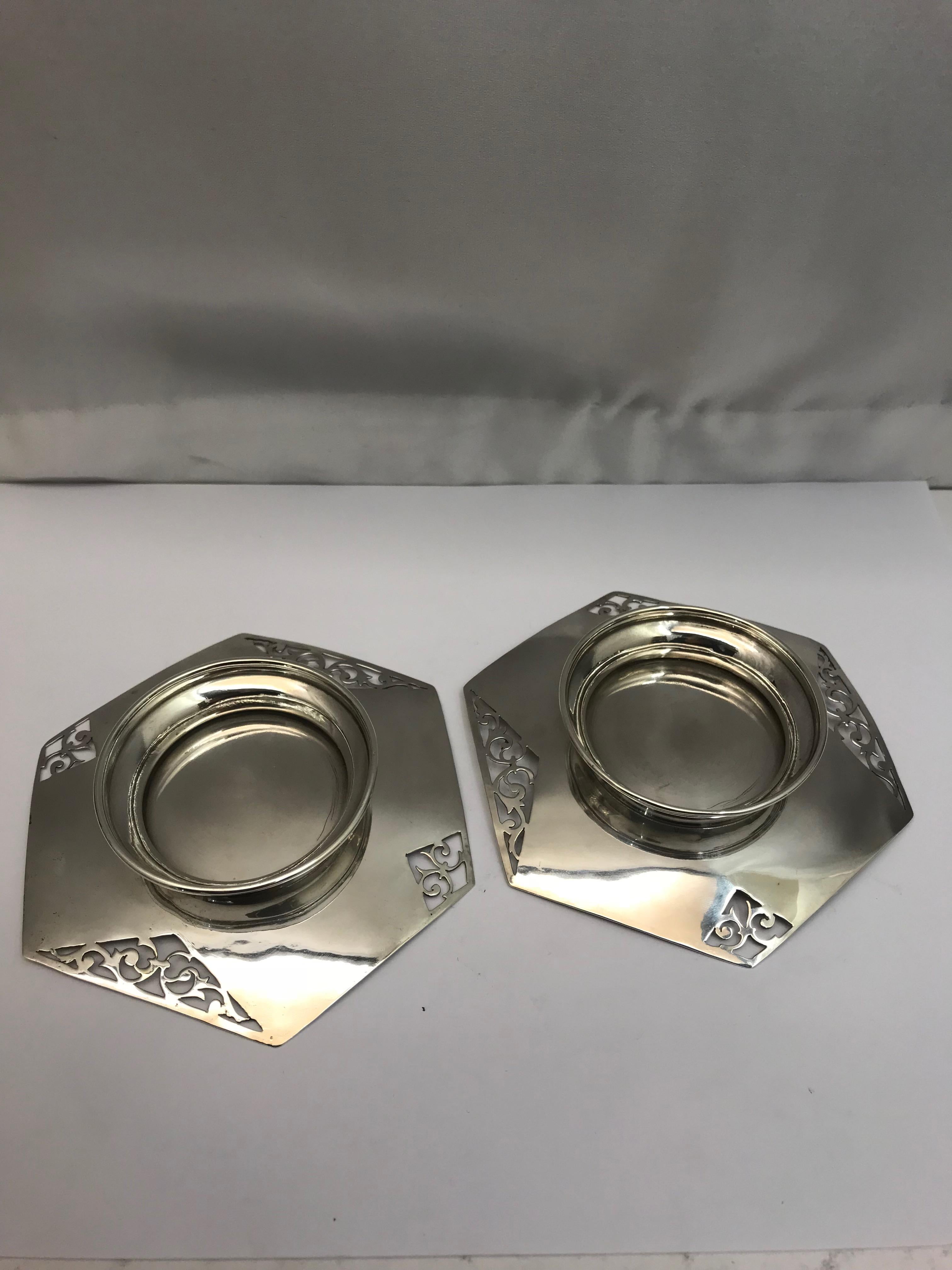 Early 20th Century Pair of Hexagonal Silver Dishes For Sale