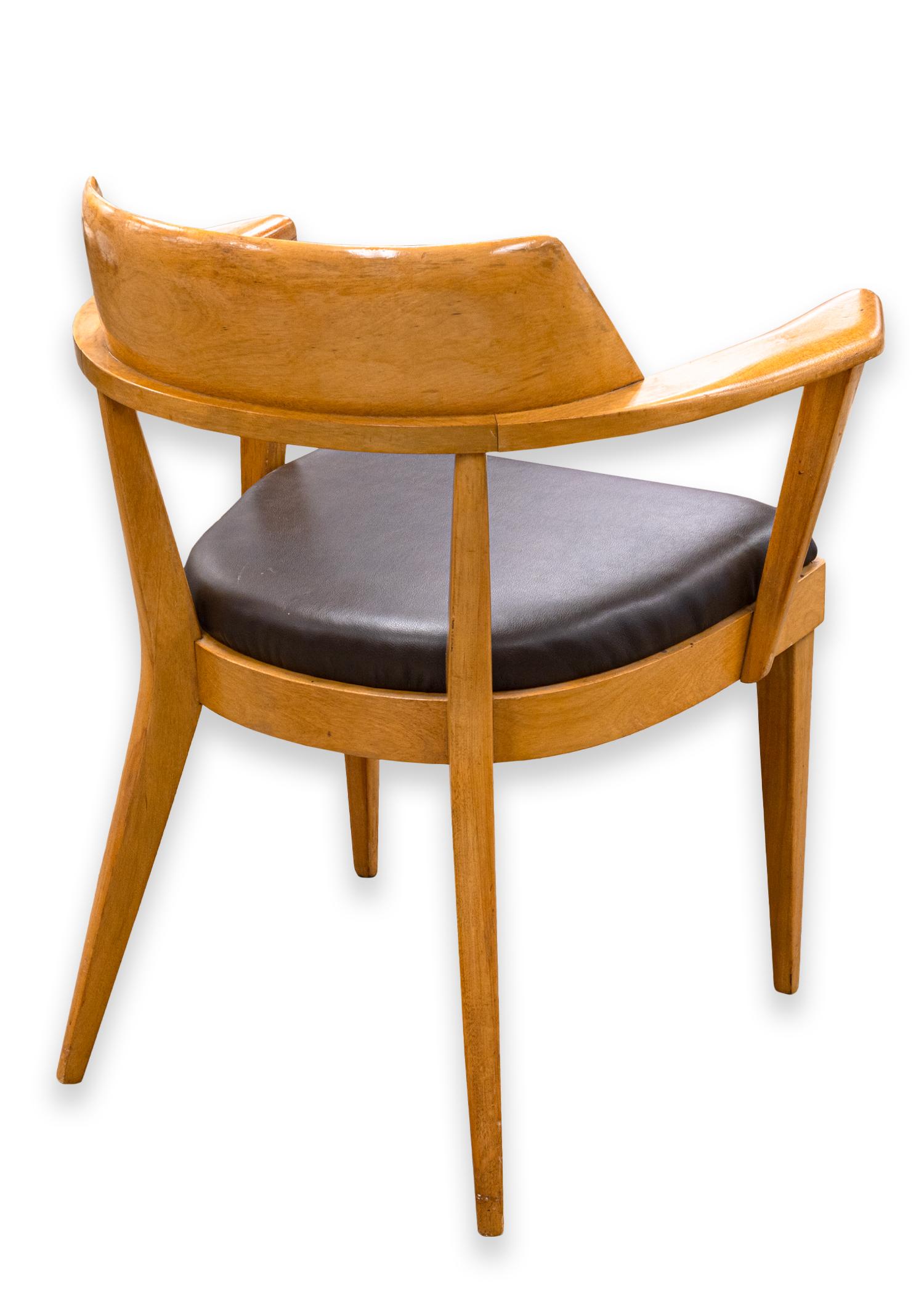 20ième siècle Paire de fauteuils Heywood Wakefield conçus par Leo Jiranek et Ernest Herrmann en vente