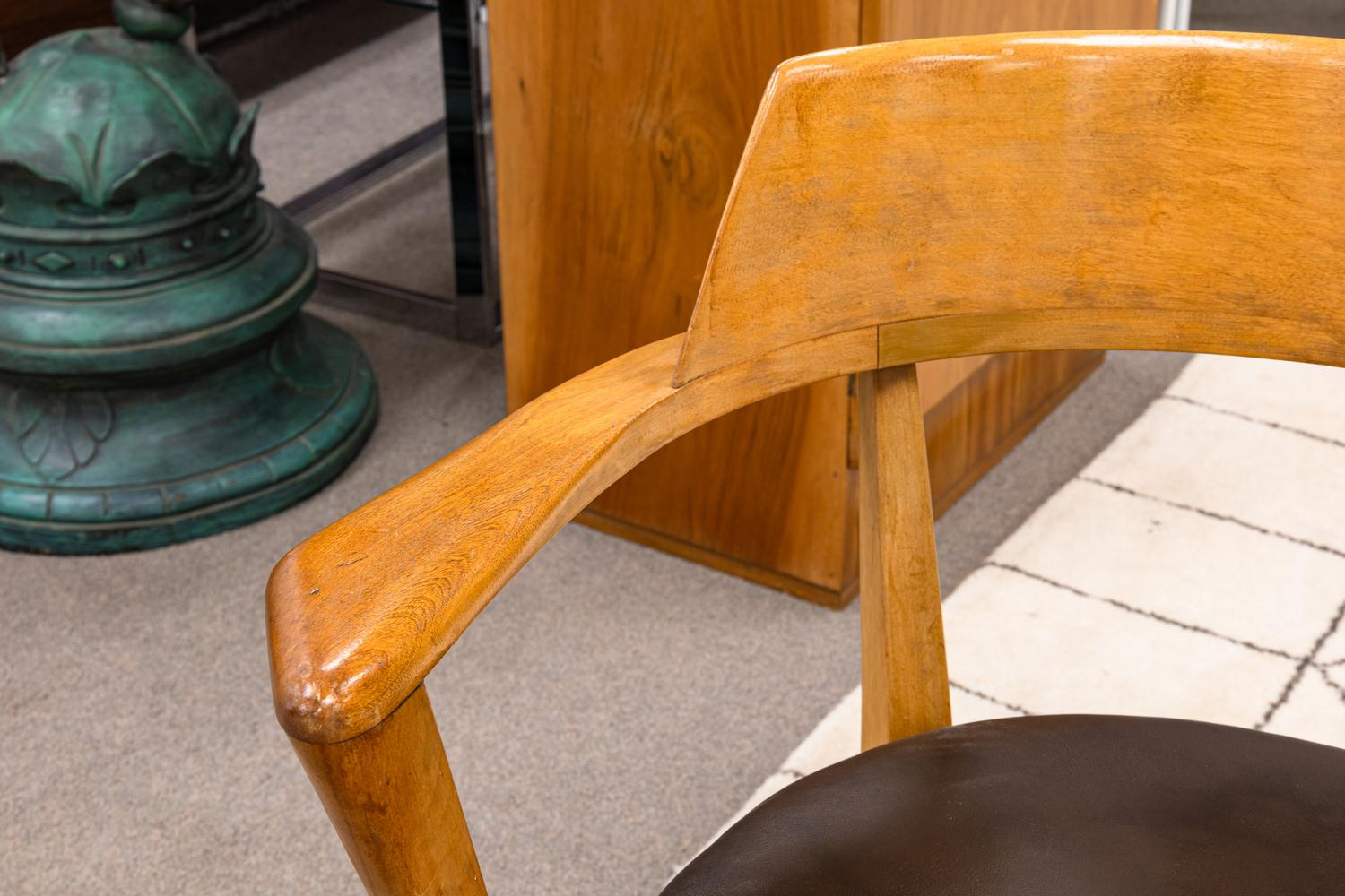 Ein Paar Wakefield-Sessel aus Heywood, entworfen von Leo Jiranek und Ernest Herrmann im Angebot 3