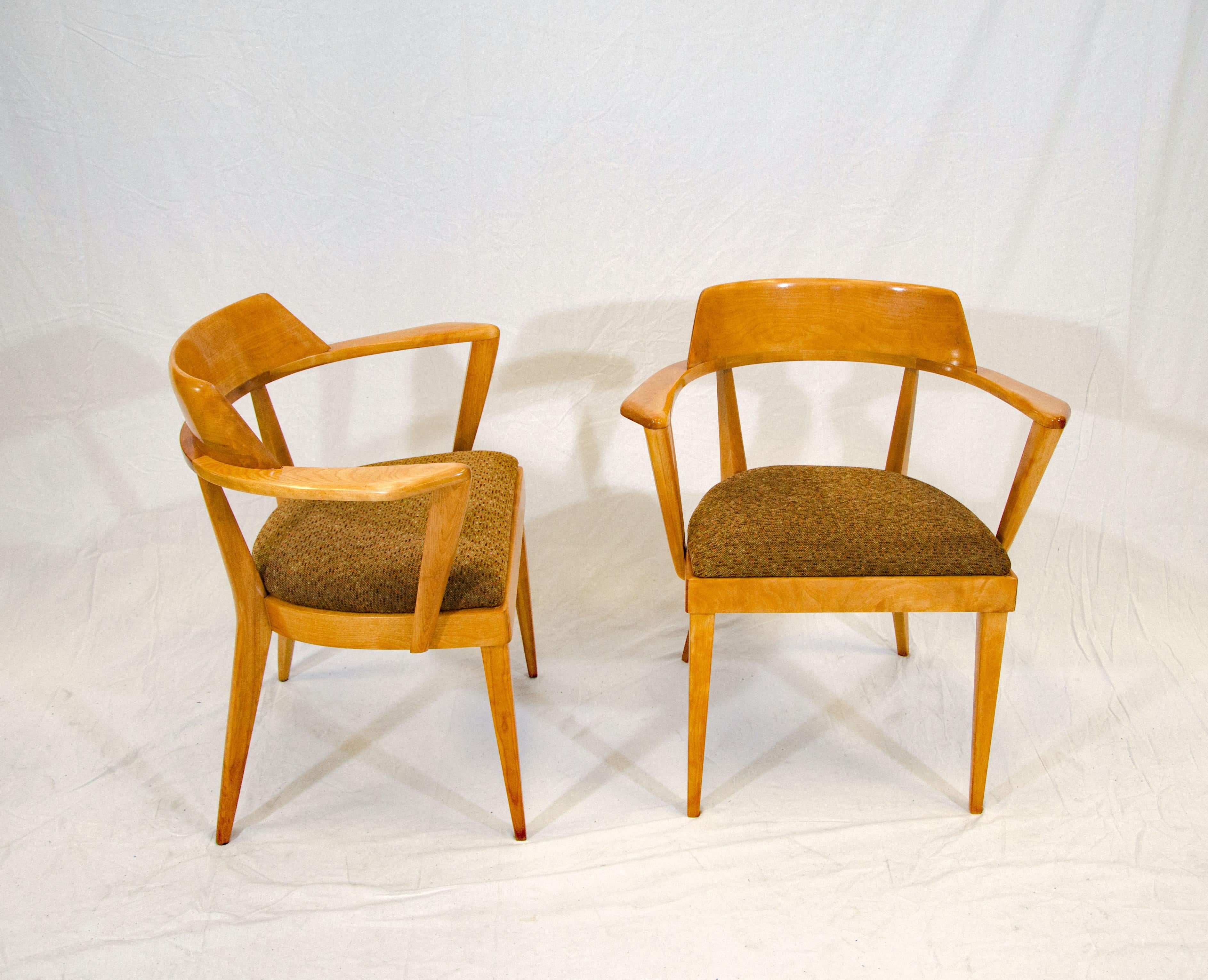 A useful pair Heywood Wakefield captains chairs that can fit with all other styles or stand alone as bedroom seating or with a small breakfast table. These chairs were popular for many years as they were so versatile, manufactured from 1953-1966.