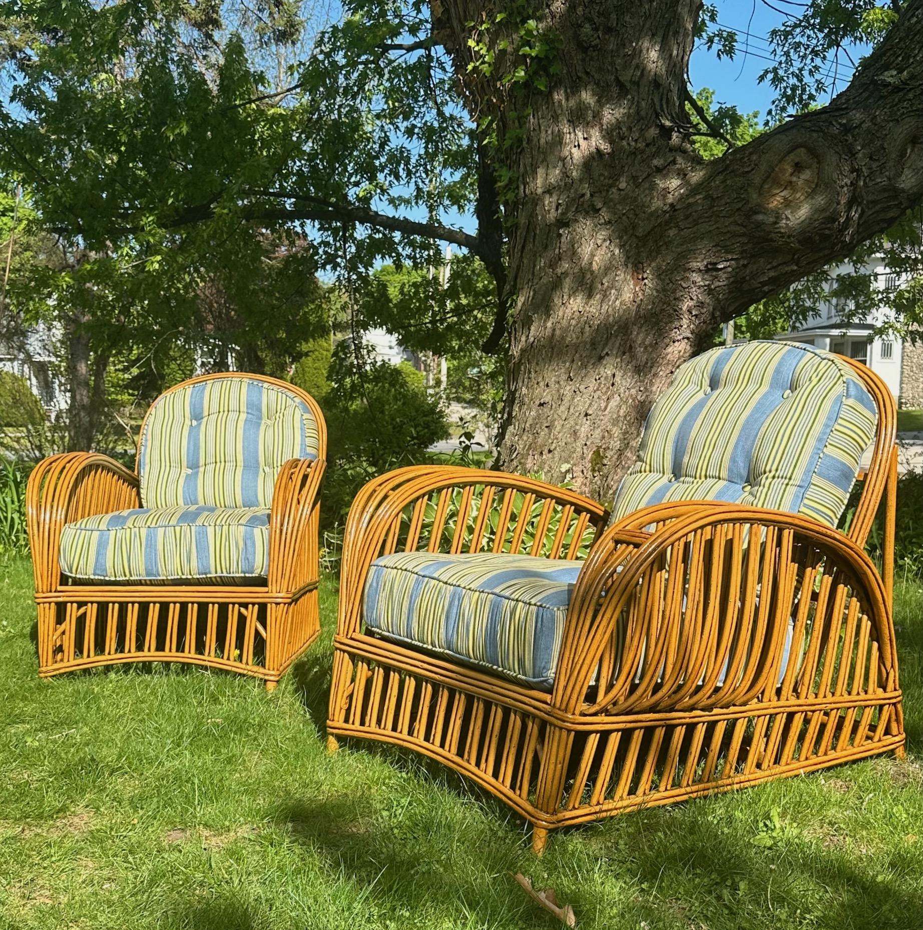 Paar Heywood Wakefield Deco Rattan-Damen- und Herrenstühle in natürlicher Oberfläche in Heywood (Art déco) im Angebot