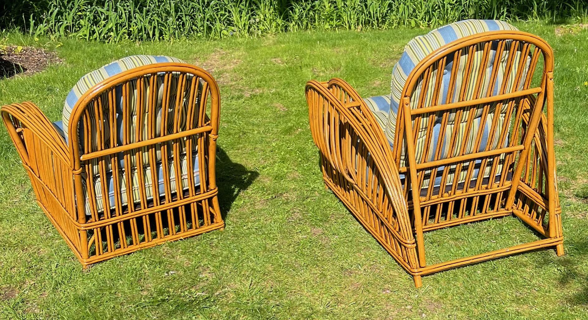 Paar Heywood Wakefield Deco Rattan-Damen- und Herrenstühle in natürlicher Oberfläche in Heywood (Handgefertigt) im Angebot