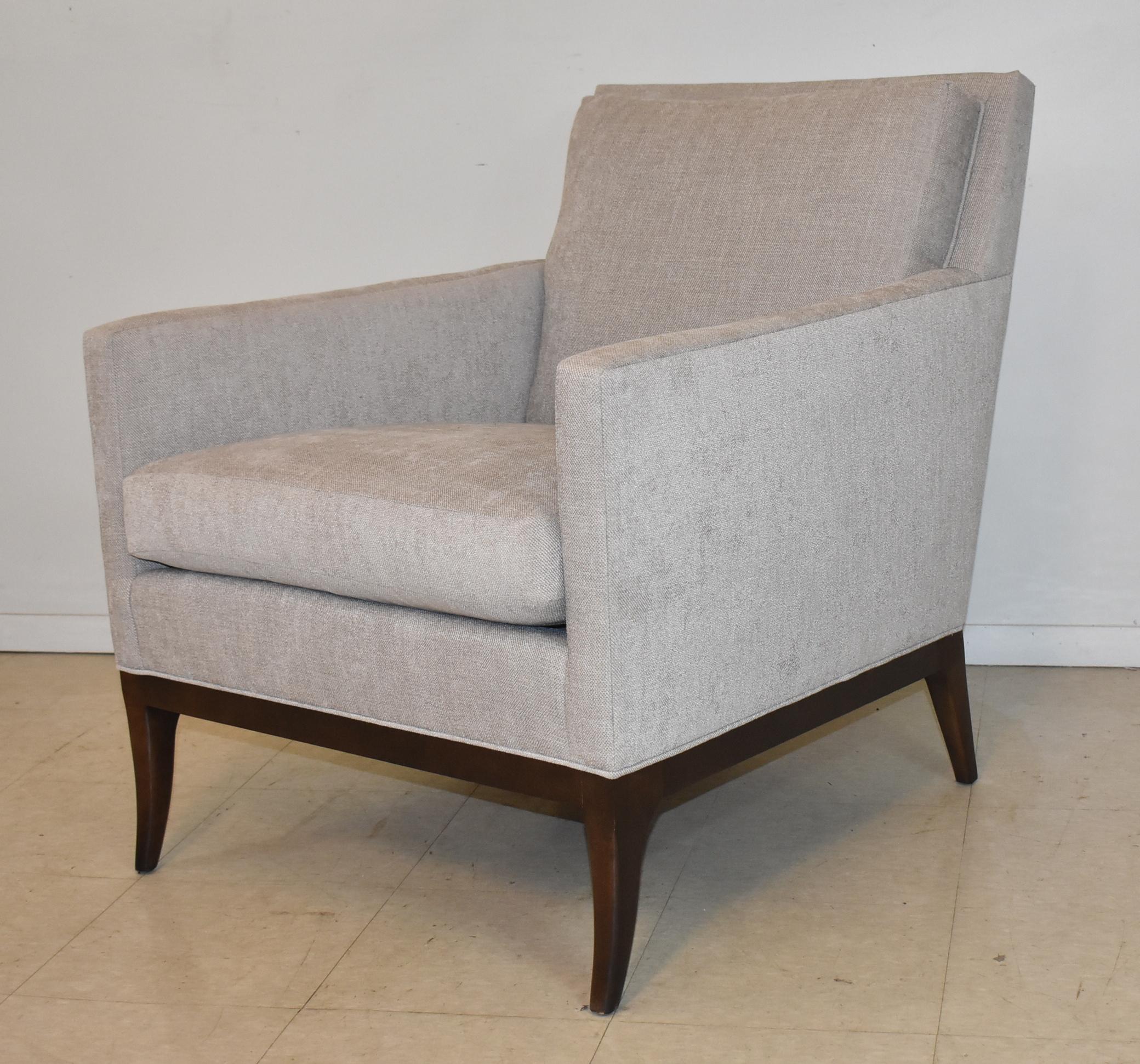 Moderne Paire de chaises longues et d'ottomans Pearson en vente