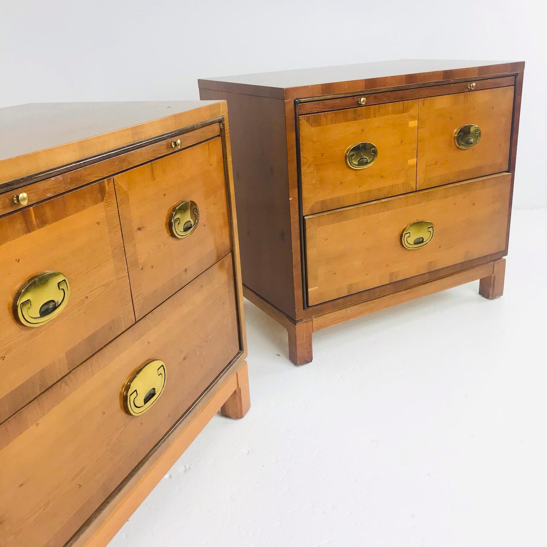 Pair of Hickory Chinoiserie Campaign Style Nightstands In Good Condition In Dallas, TX