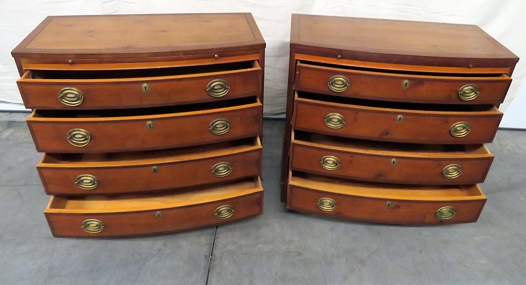 Pair of Hickory Mfr Bachelors Chests In Good Condition In Swedesboro, NJ