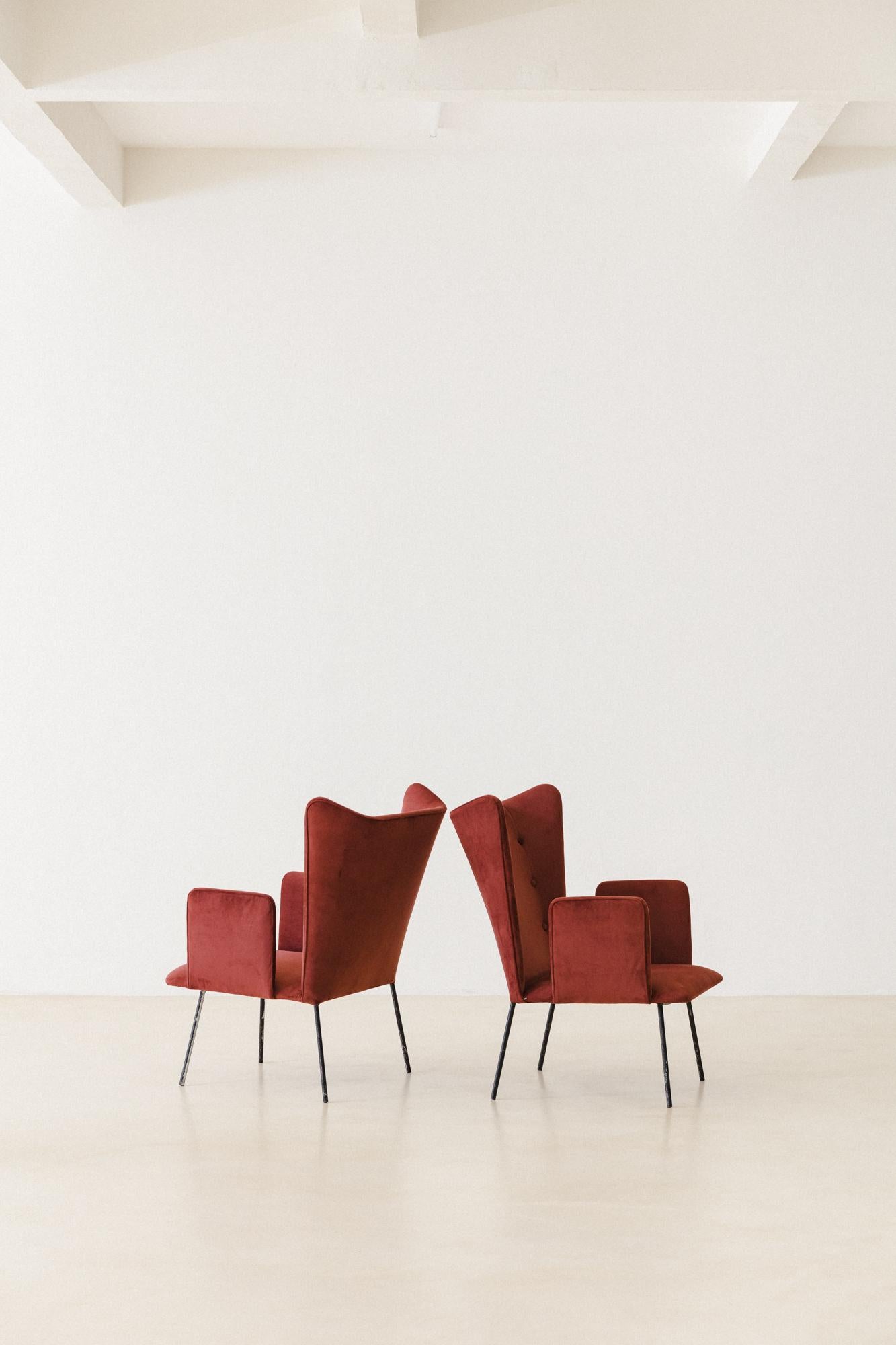 Mid-Century Modern Pair of High Armchairs by Carlo Hauner and Martin Eisler, Brazilian Design For Sale