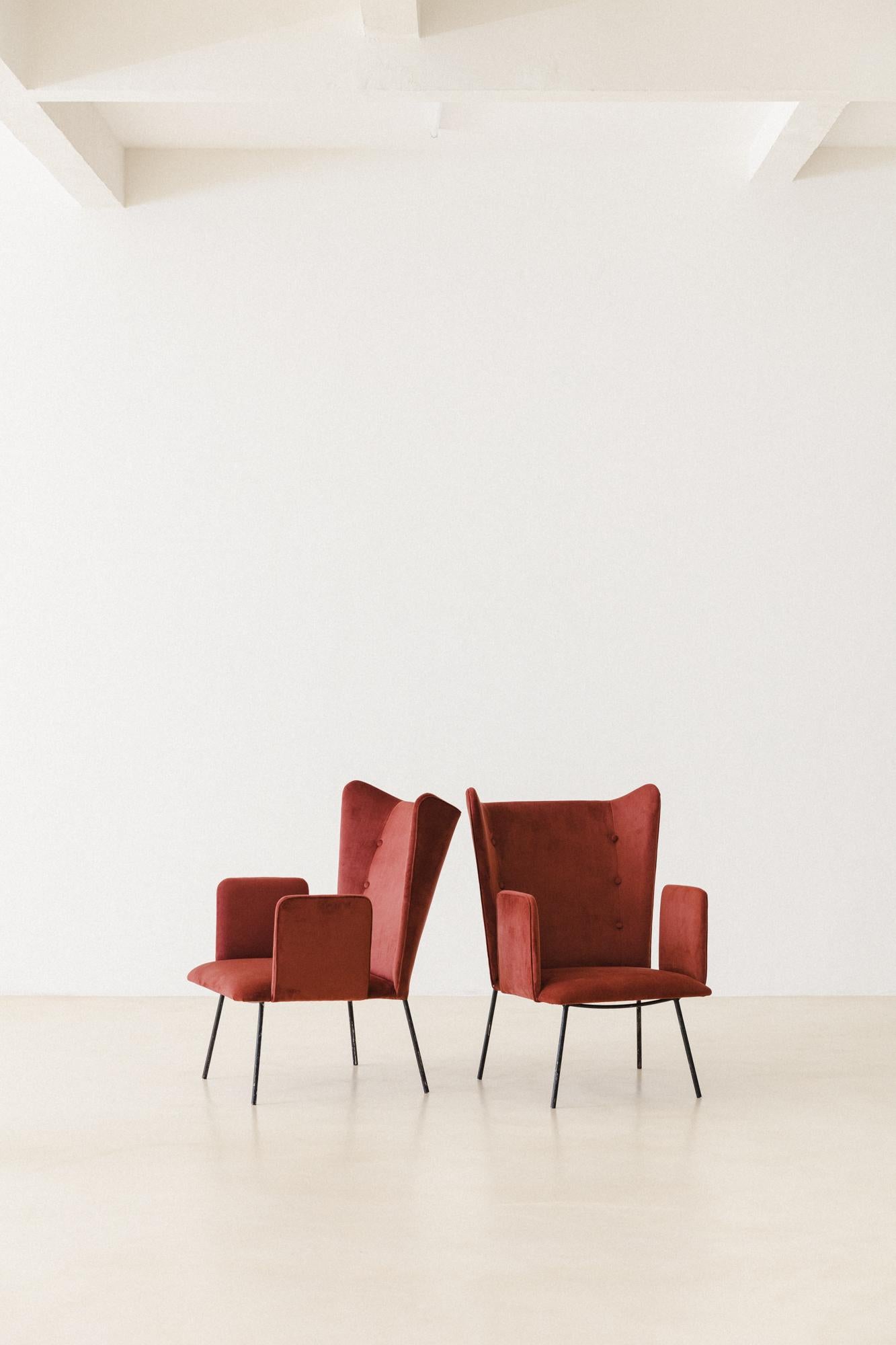 Pair of High Armchairs by Carlo Hauner and Martin Eisler, Brazilian Design In Good Condition For Sale In New York, NY