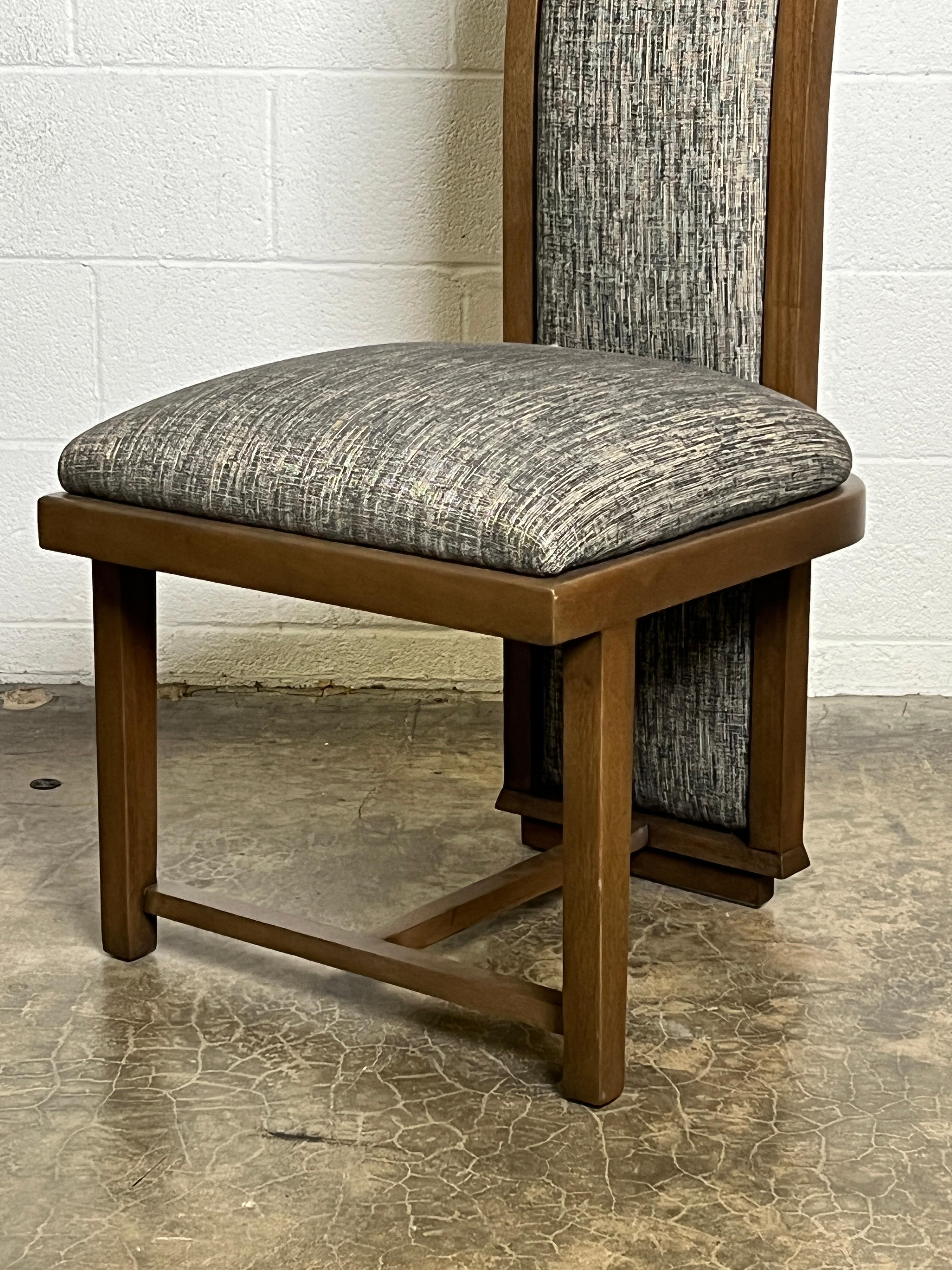 Milieu du XXe siècle Paire de chaises à haut dossier de Frank Lloyd Wright en vente