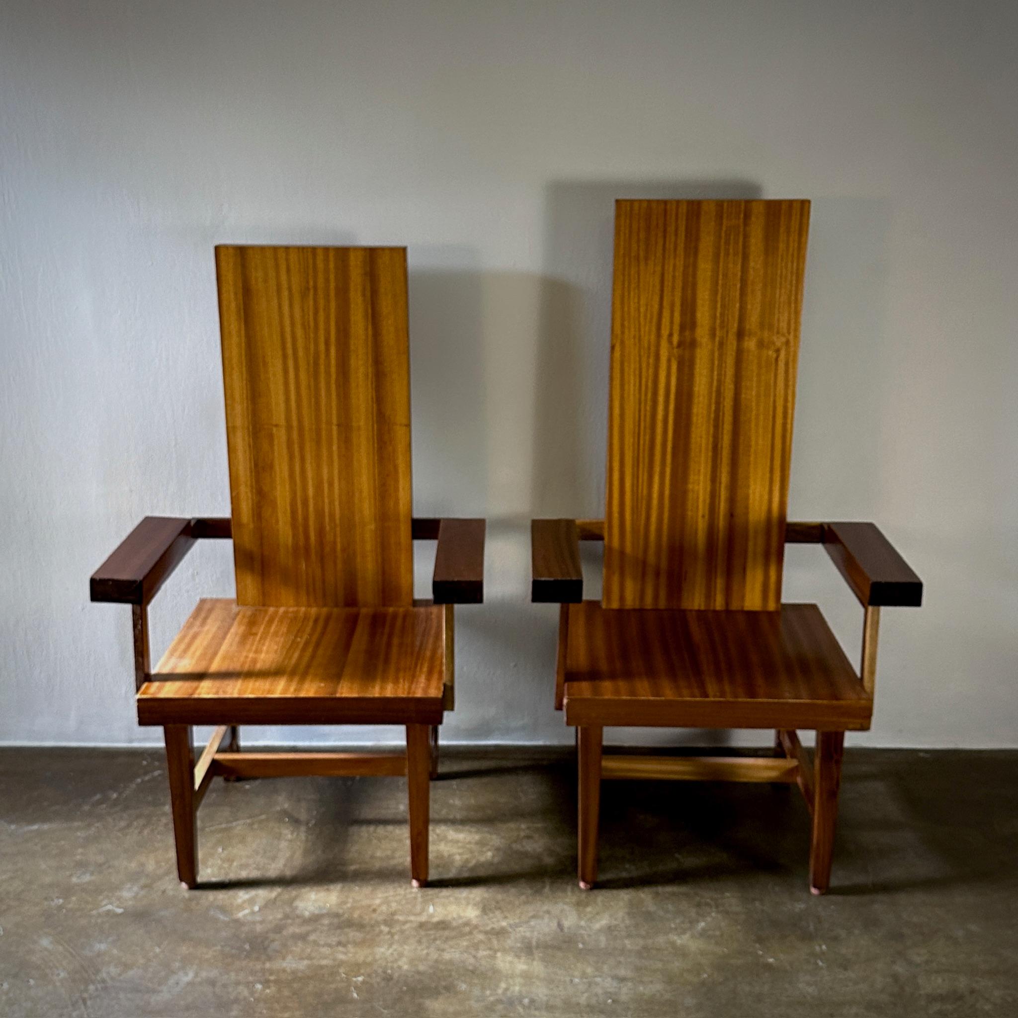Paire de chaises à haut dossier en vente 7