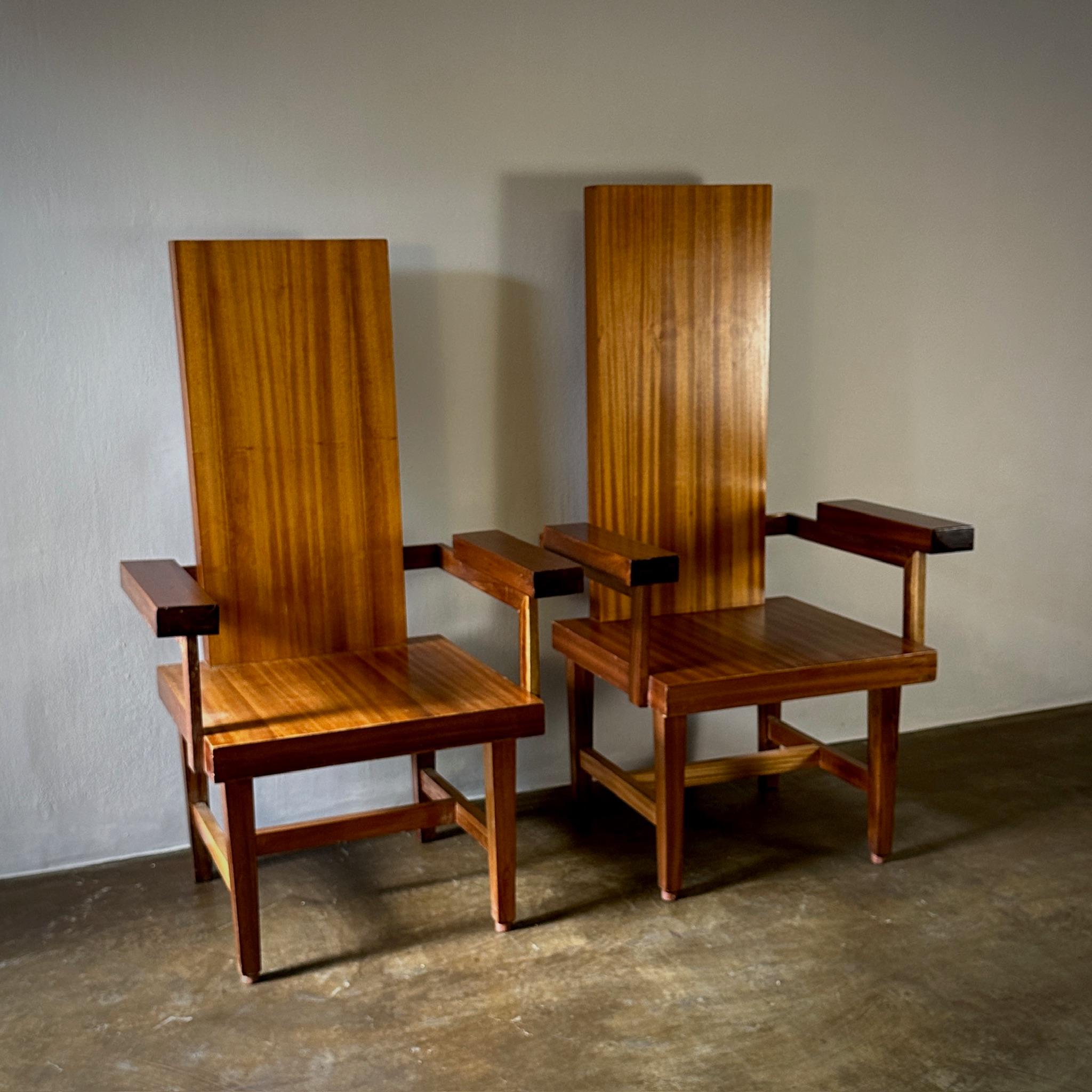 Paire de chaises à haut dossier en vente 8