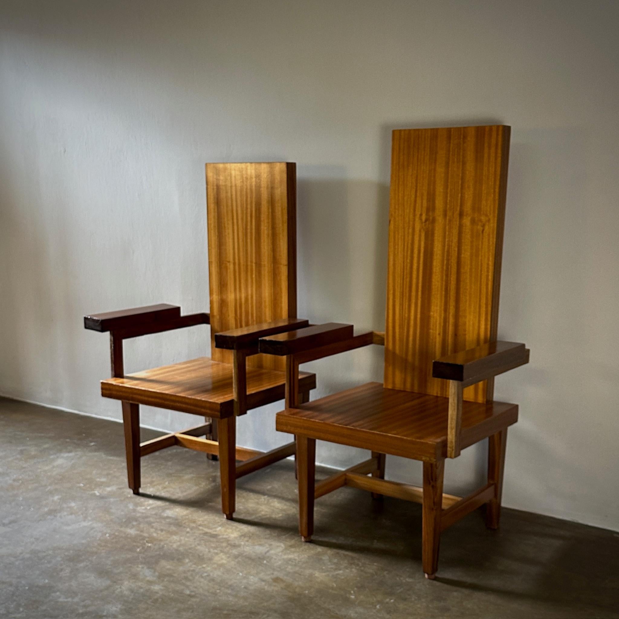 Paire de chaises à haut dossier en vente 9