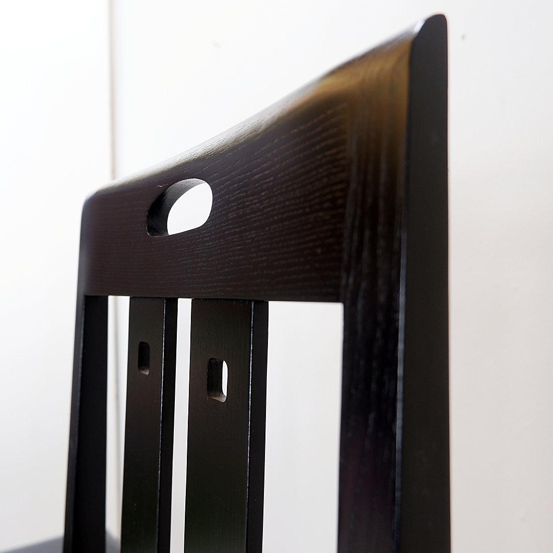 Pair of high back chairs 'Ingram' by Charles Rennie Mackintosh for Cassina1980s
Modern style - Vintage - Side Chair
Measures : 47x42cm H:106cm SH:41,5cm - weight : 6kg/1
Materials : Wood - Leather 
The Ingram chair by Charles Rennie Mackintosh is