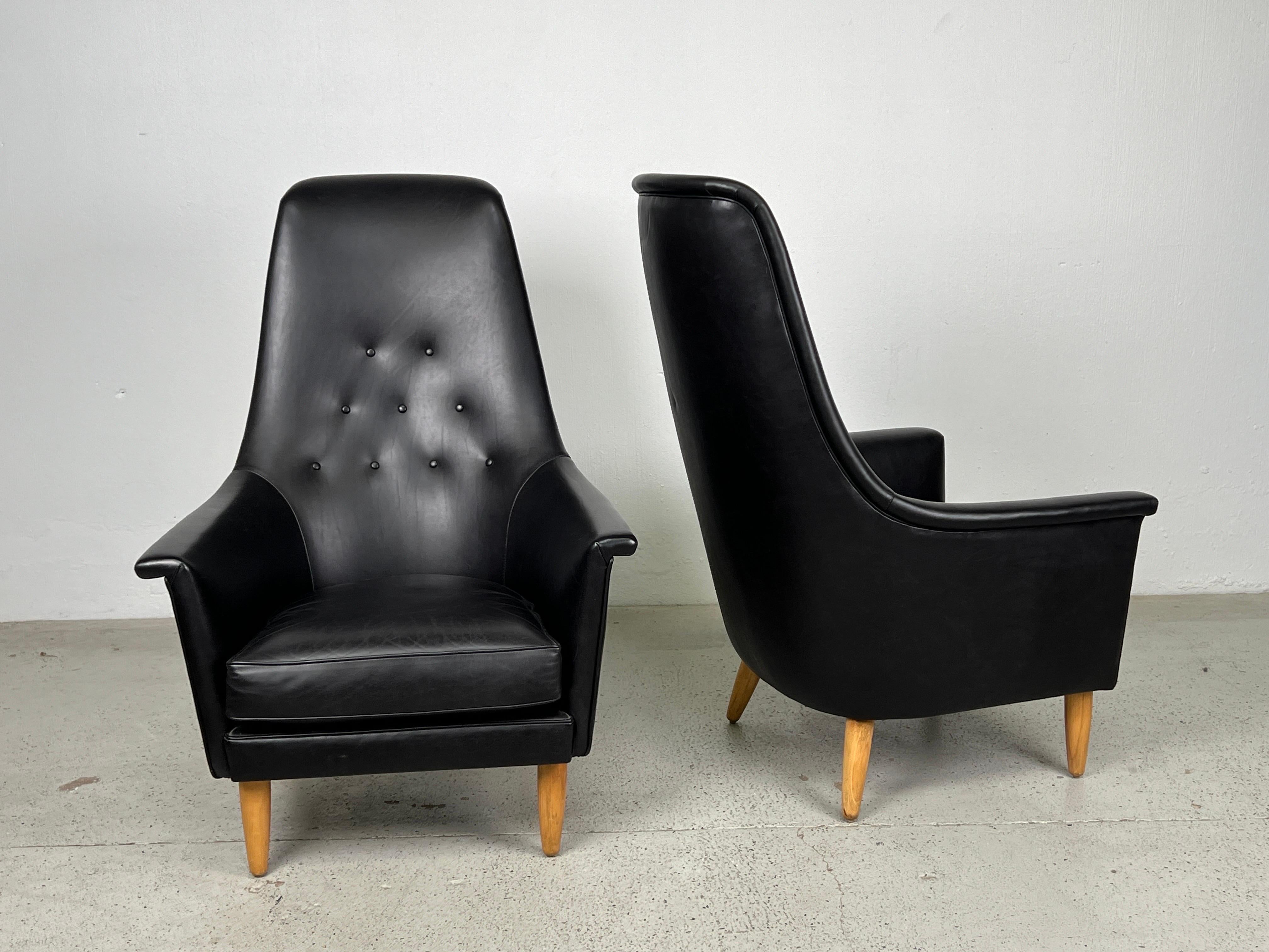 Pair of High Back Leather Lounge Chairs Attributed to Ib Kofod-Larsen In Good Condition For Sale In Dallas, TX