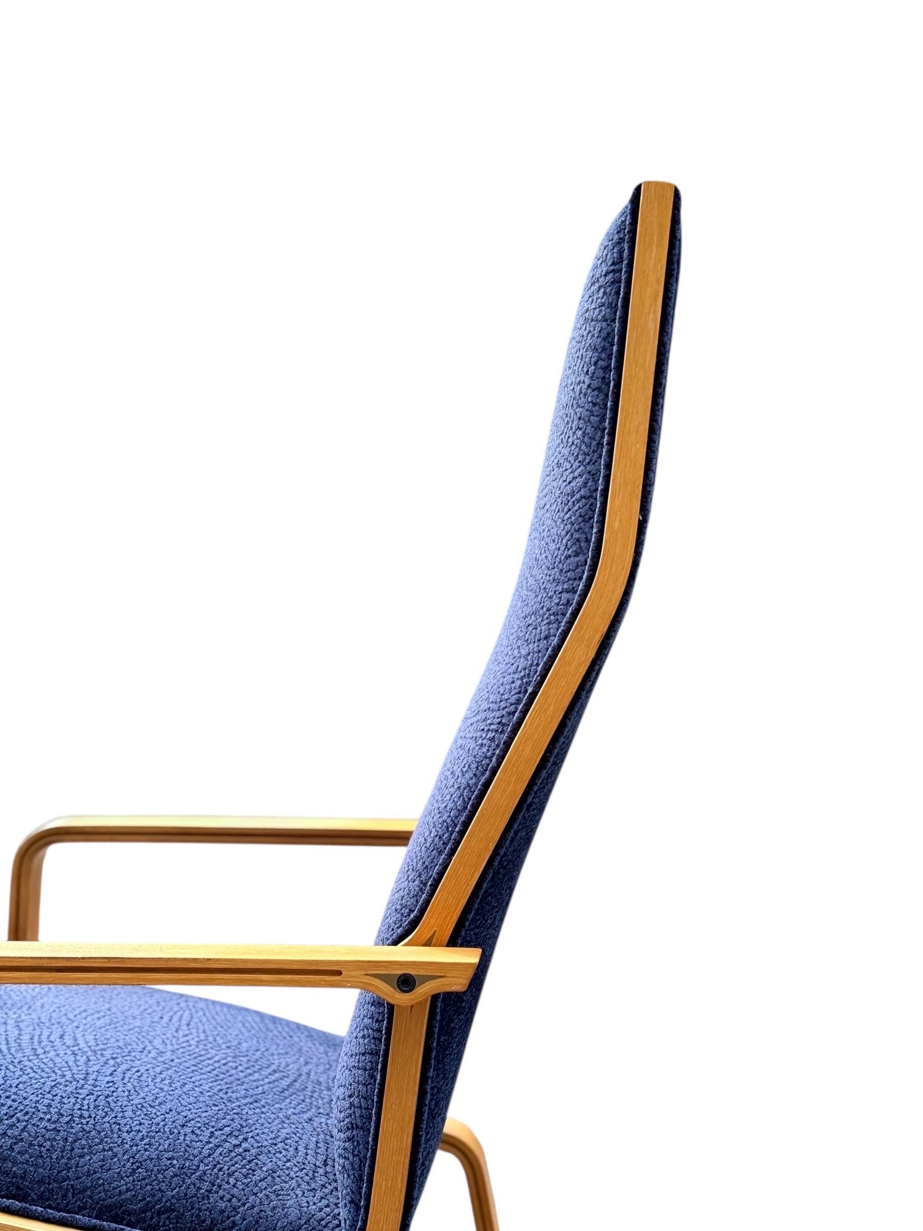 Pair of High-Back Lounge Chairs by Arne Jacobsen for Fritz Hansen For Sale 3
