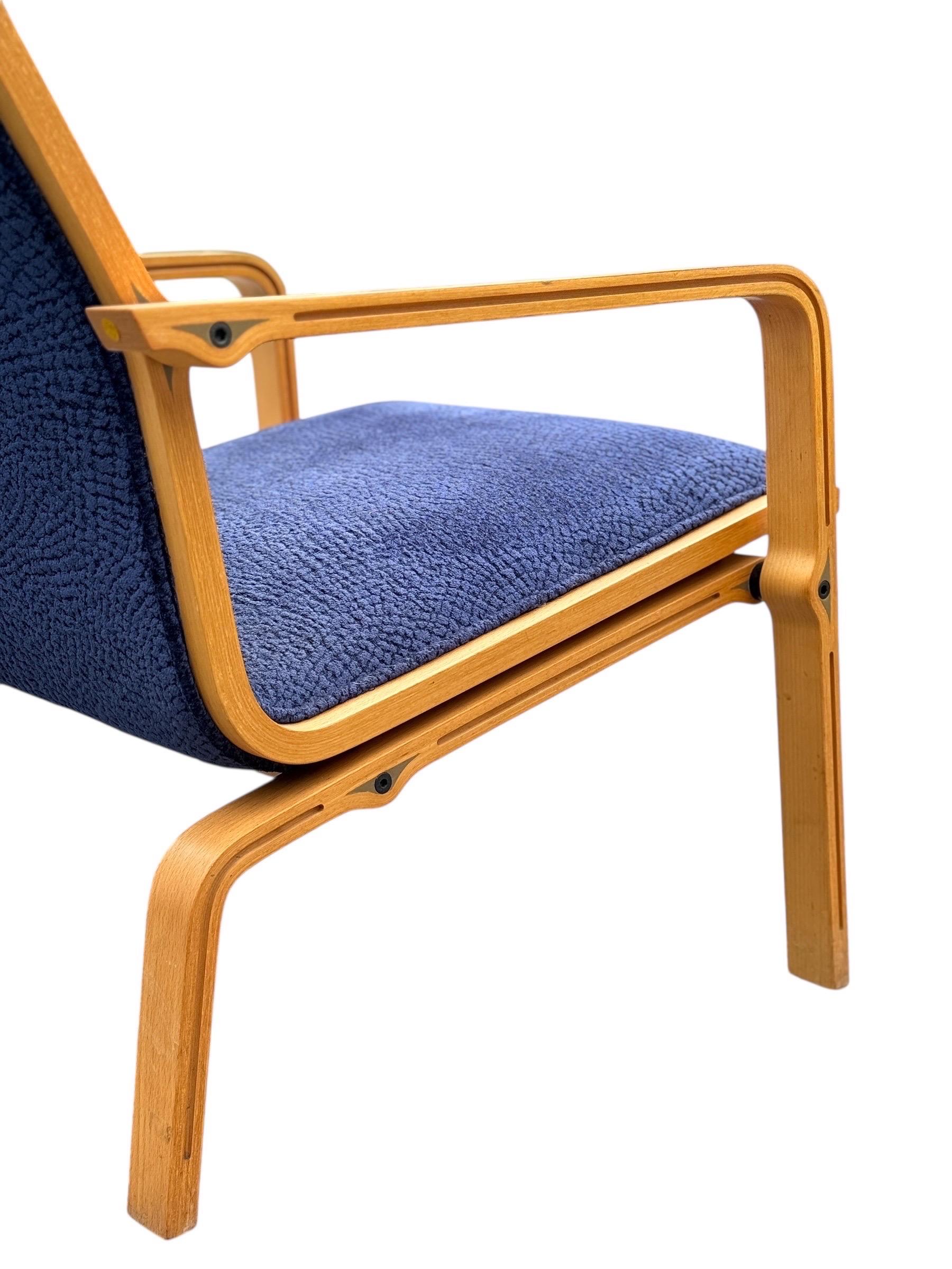 Pair of High-Back Lounge Chairs by Arne Jacobsen for Fritz Hansen For Sale 4