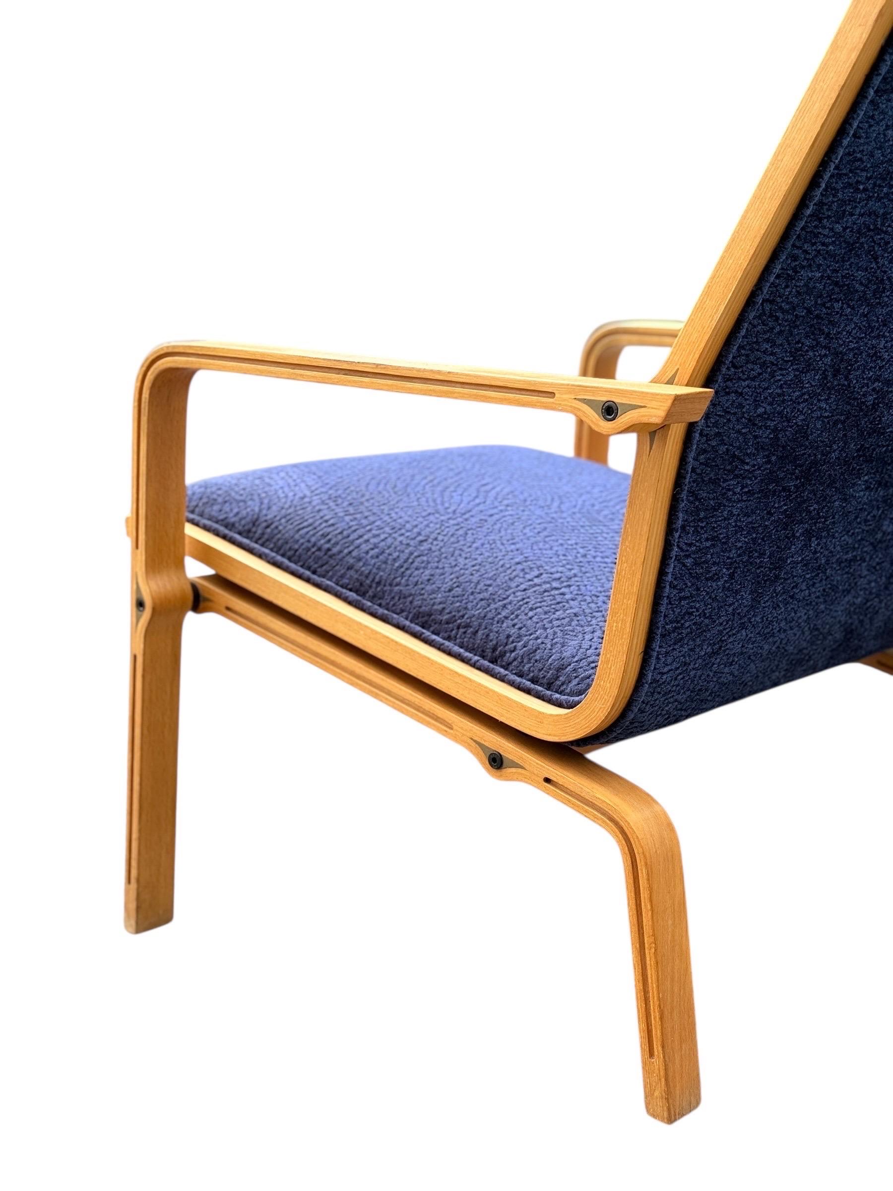 Pair of High-Back Lounge Chairs by Arne Jacobsen for Fritz Hansen For Sale 5